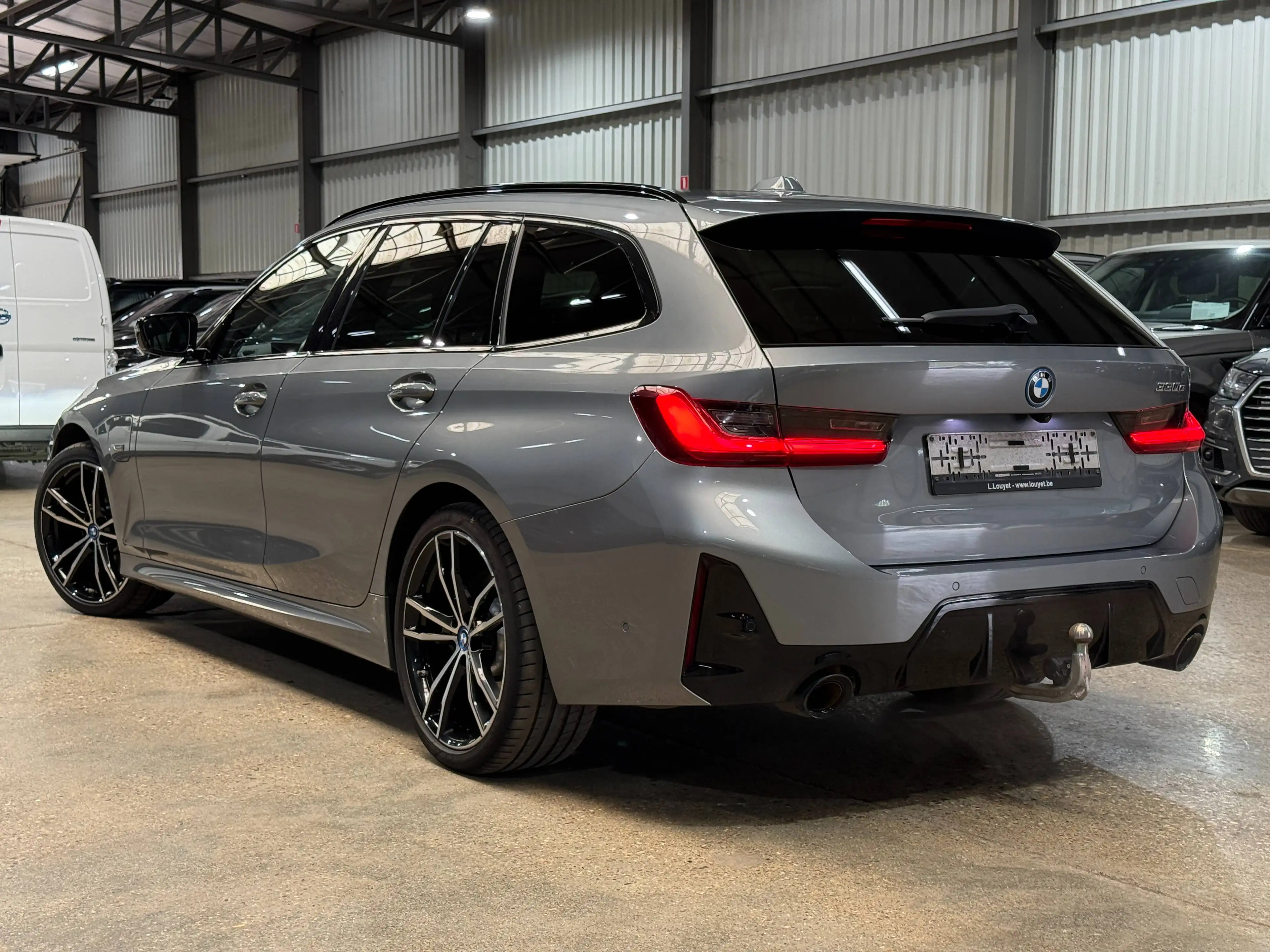 BMW 330 Touring 330eAS M-Pack — photo 7