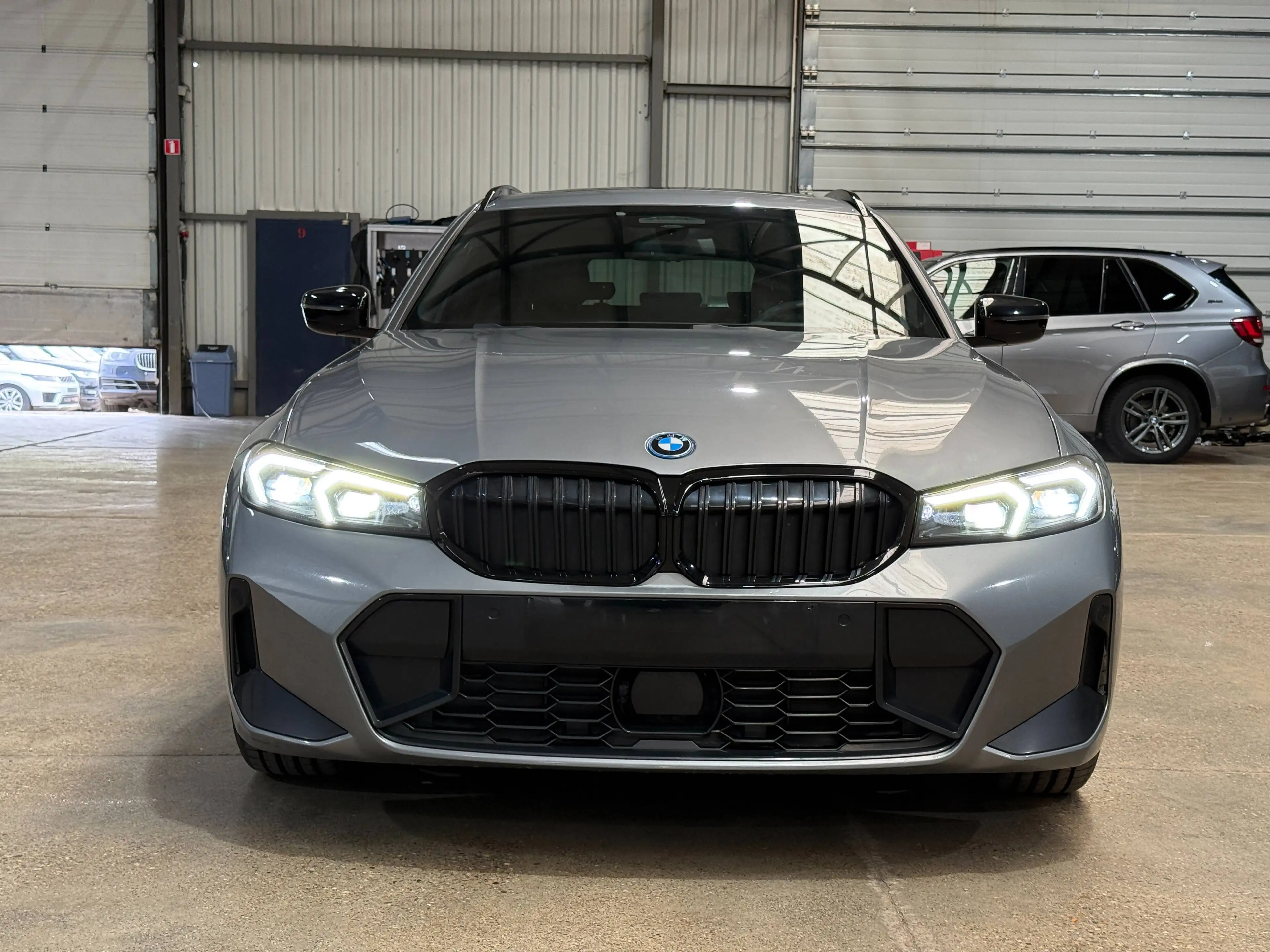 BMW 330 Touring 330eAS M-Pack — photo 2