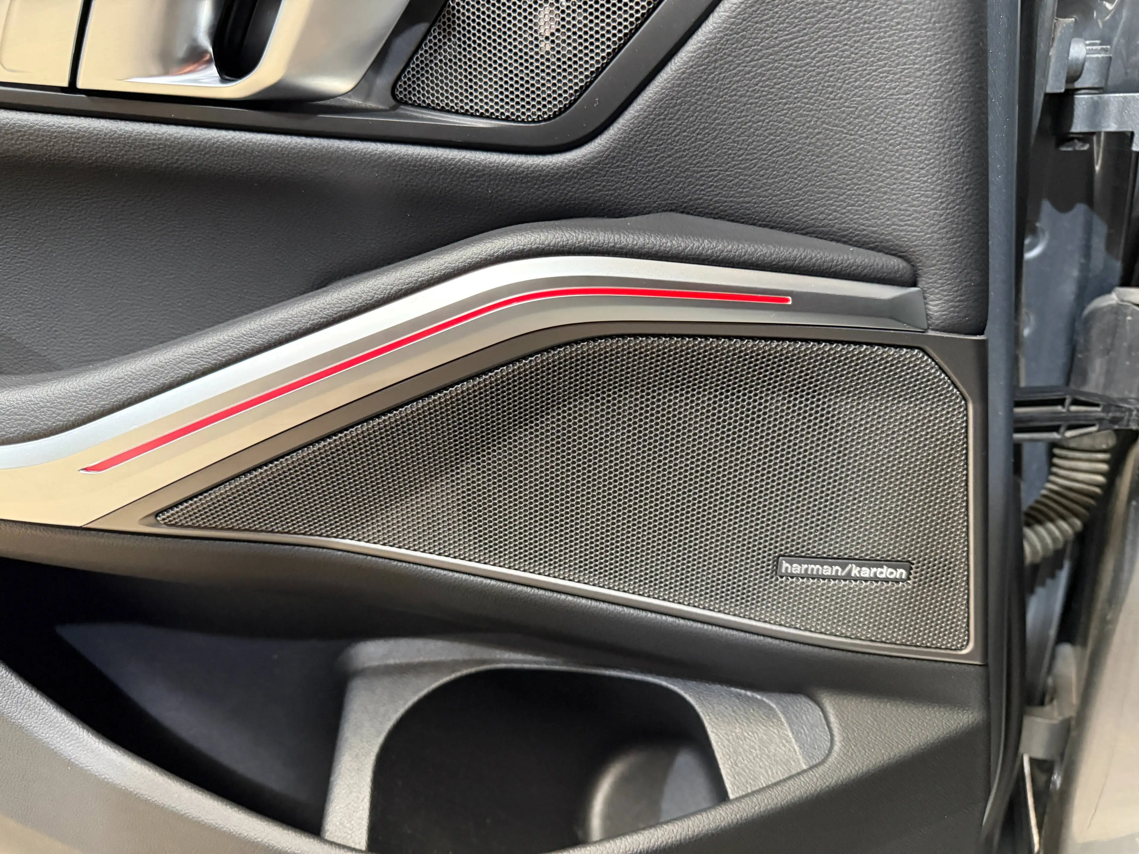 BMW 330 Touring 330eAS M-Pack — photo 15