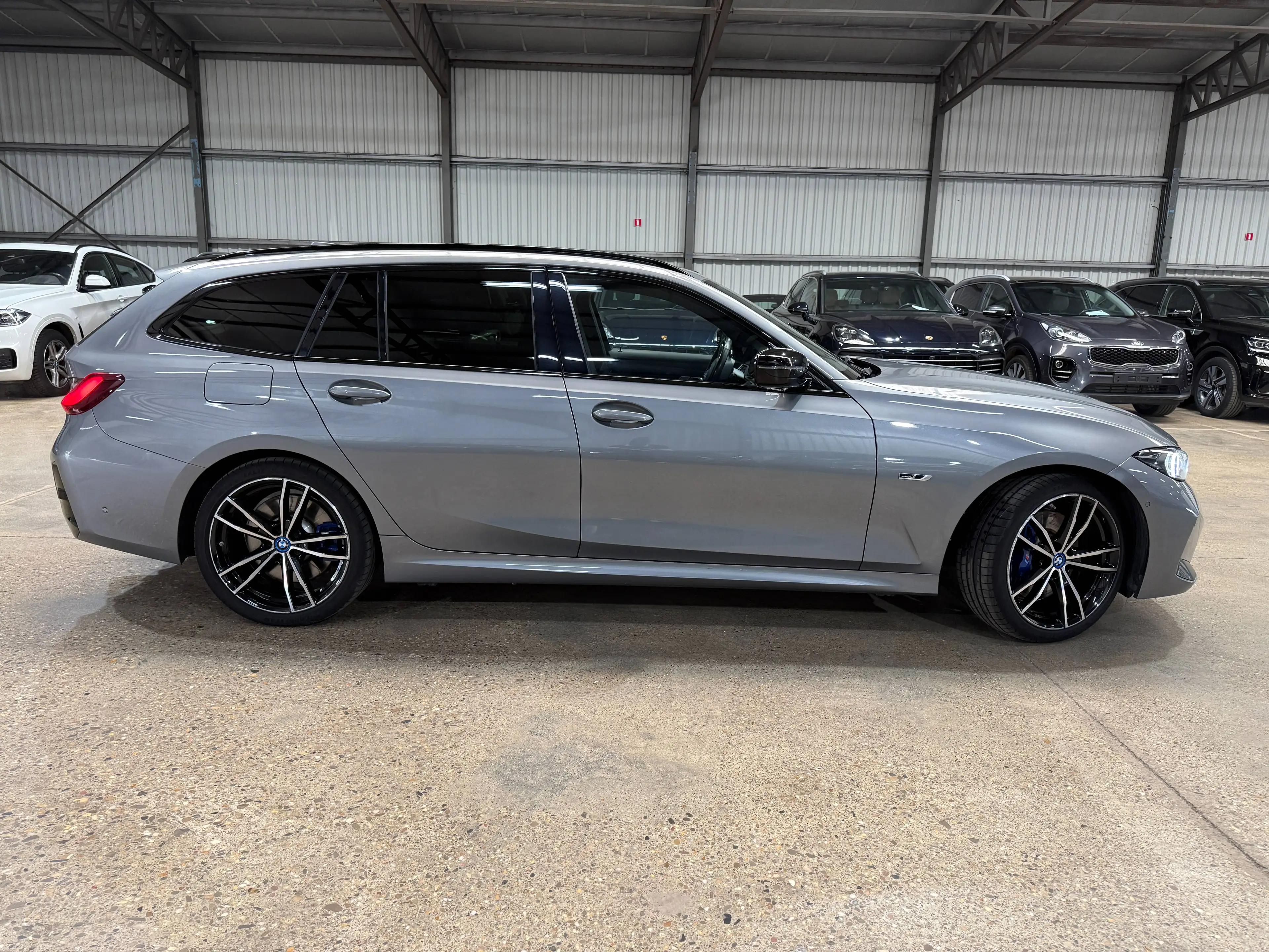 BMW 330 Touring 330eAS M-Pack — photo 4