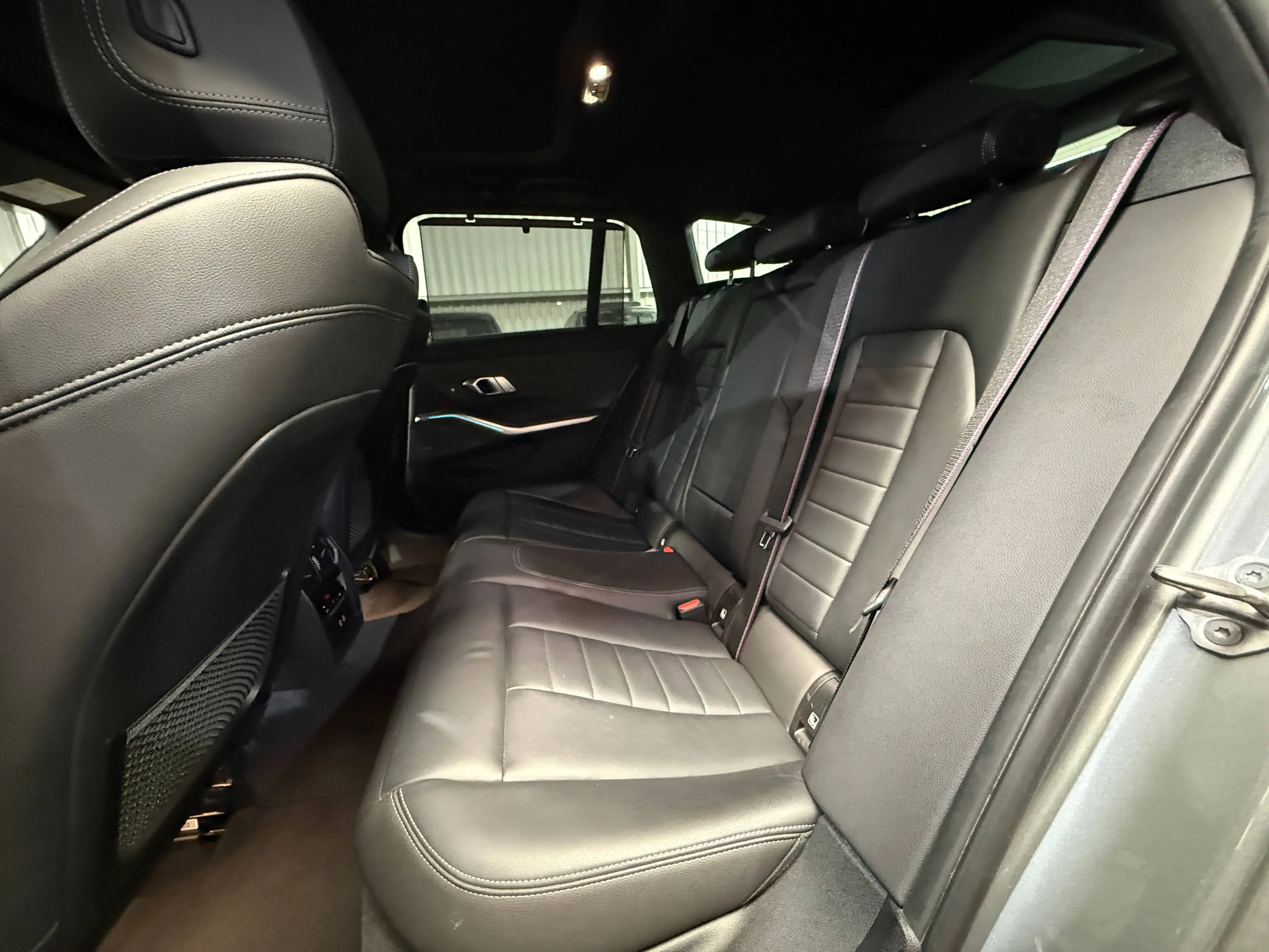 BMW 330 Touring 330eAS M-Pack — photo 13