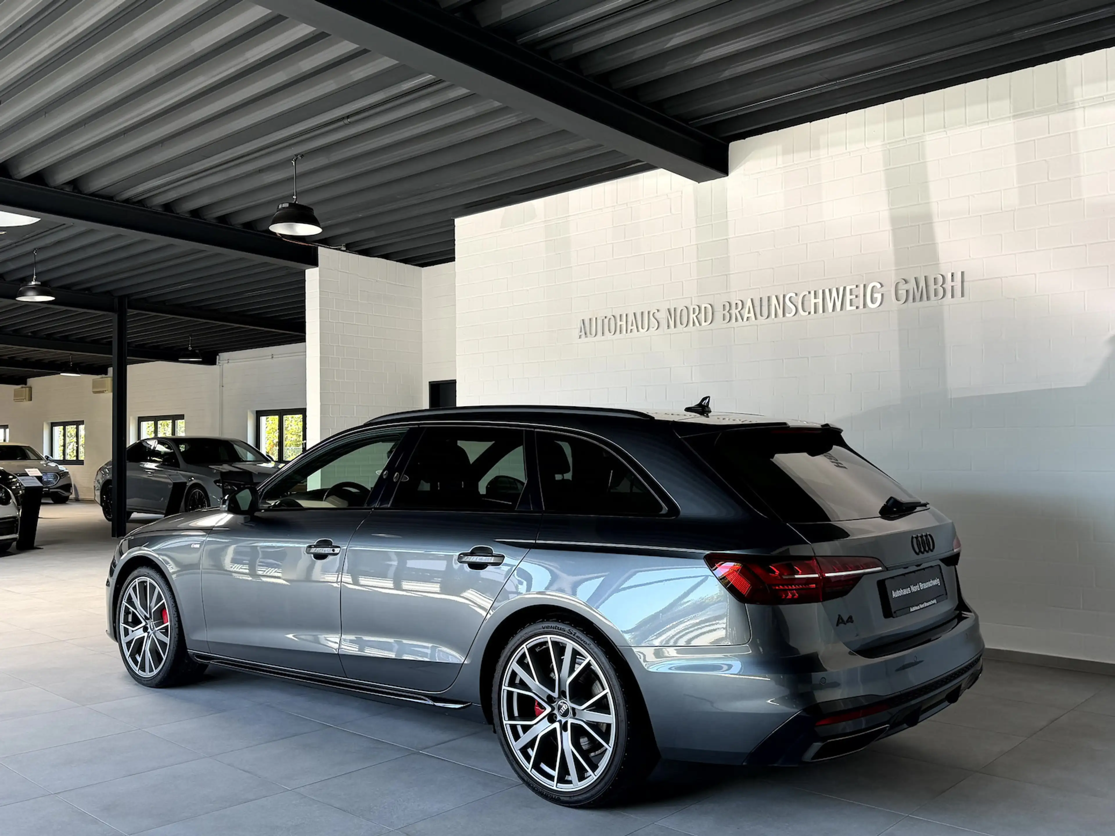 Audi A4 40 TFSI S Line Competition Edition*Matrix*AHK* — photo 5