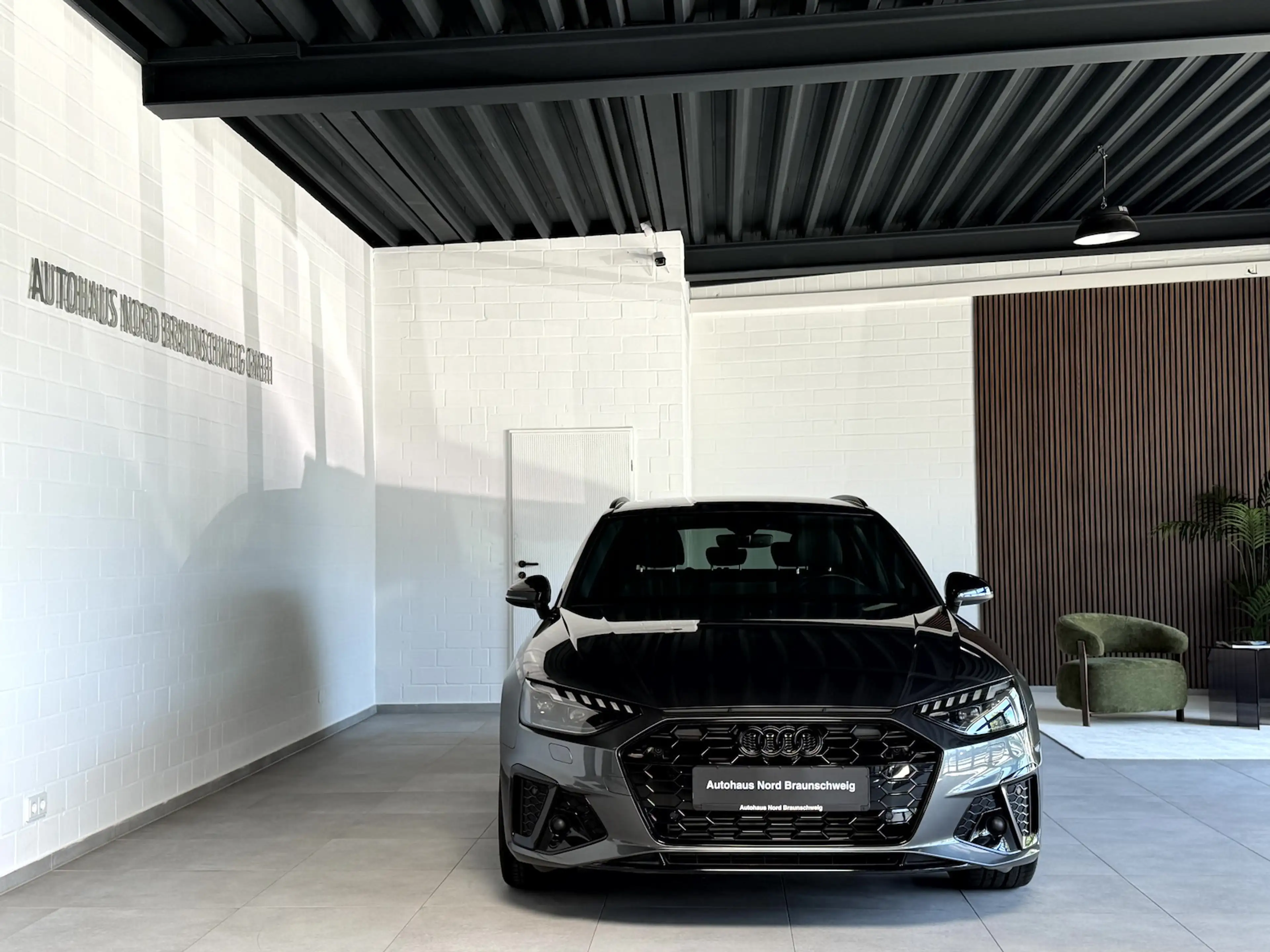 Audi A4 40 TFSI S Line Competition Edition*Matrix*AHK* — photo 2