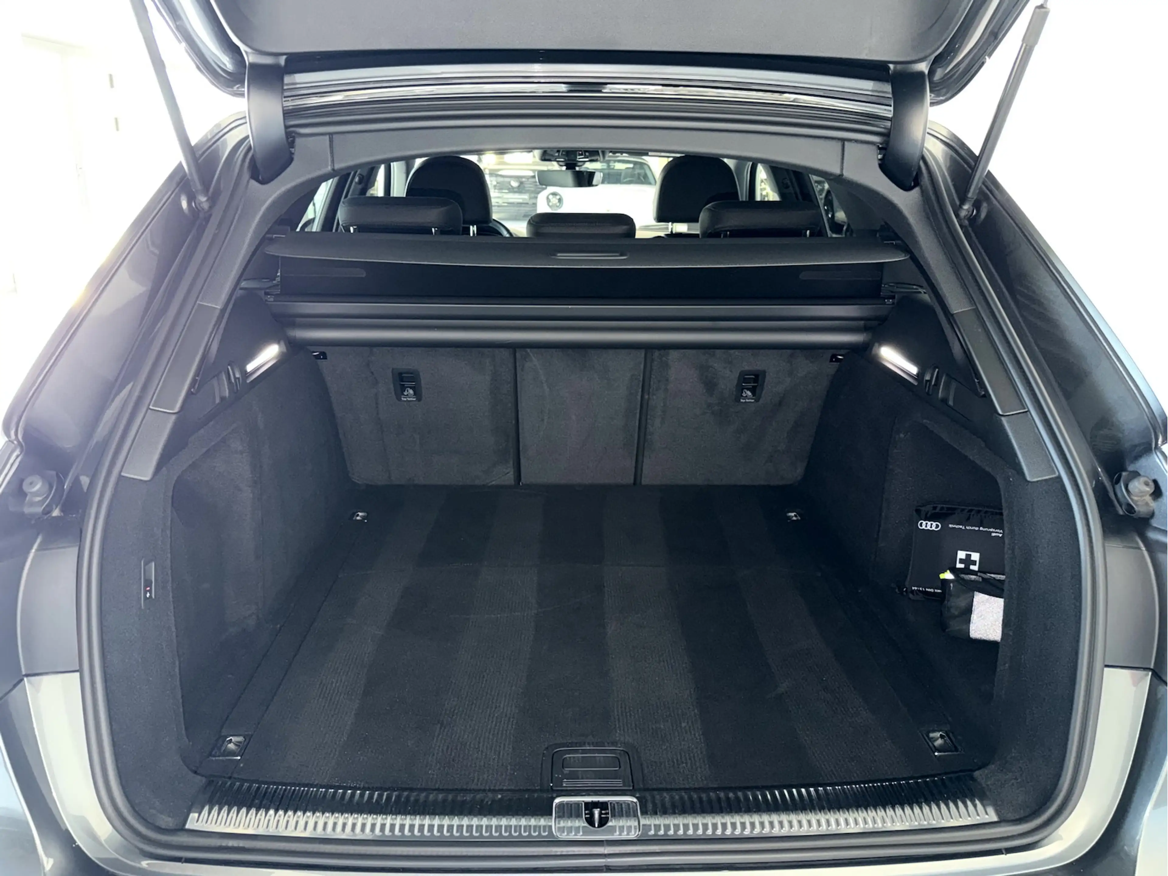 Audi A4 40 TFSI S Line Competition Edition*Matrix*AHK* — photo 7
