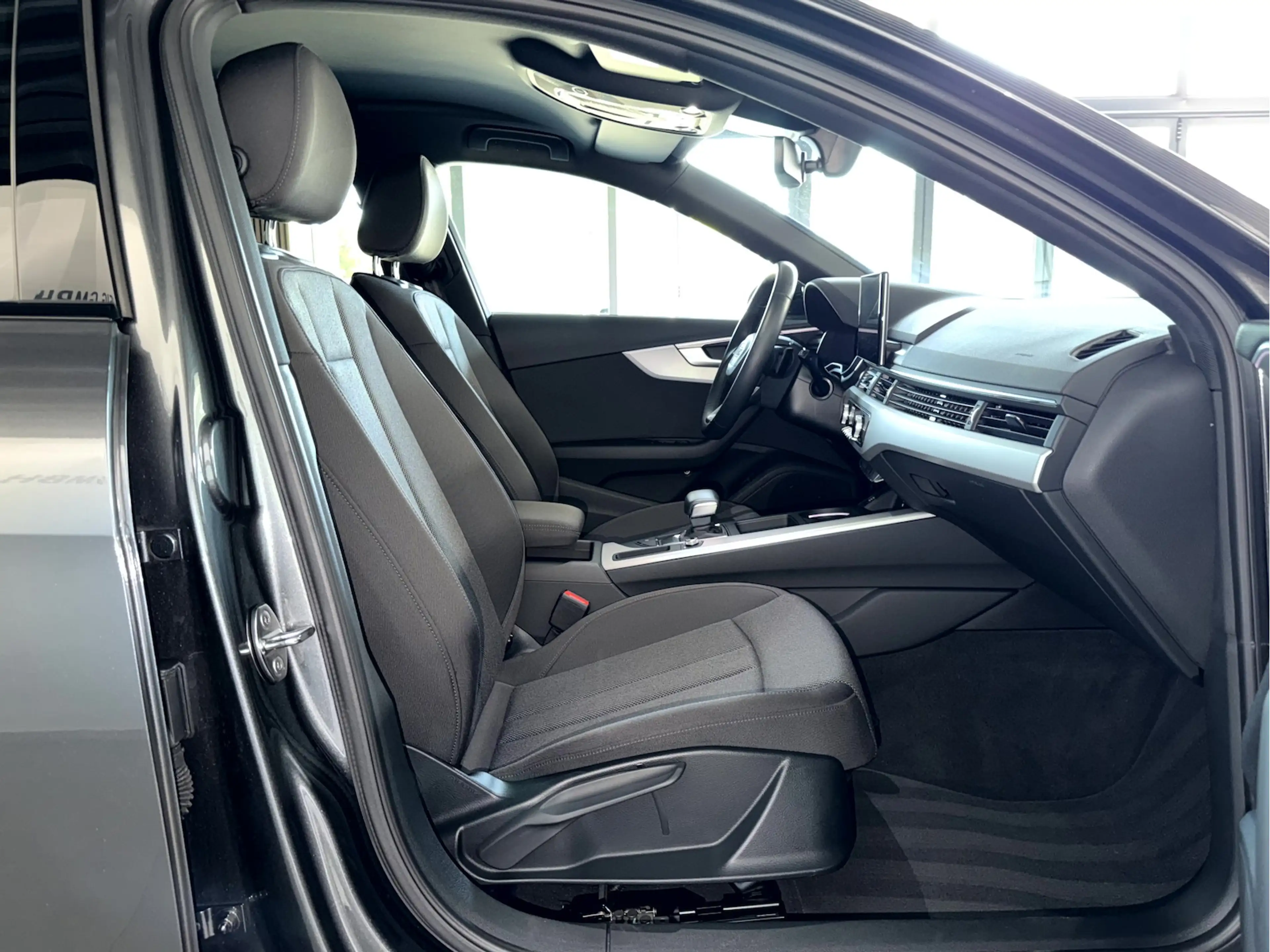 Audi A4 40 TFSI S Line Competition Edition*Matrix*AHK* — photo 10