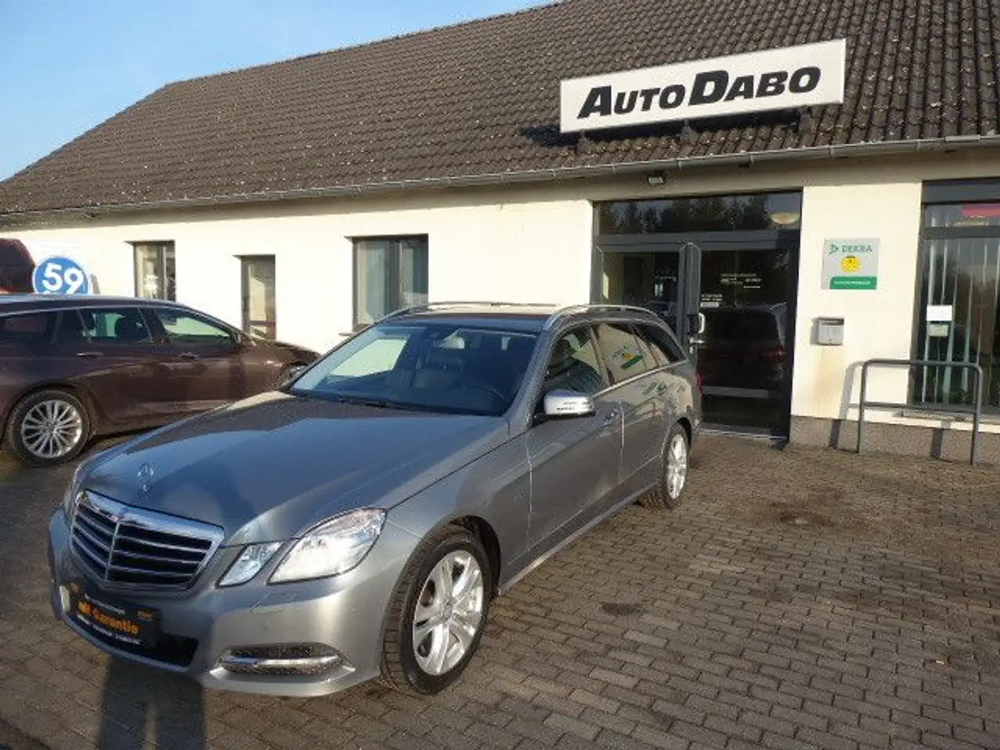 Mercedes-Benz E 200 T-Modell CGI BlueEfficiency Silber - 1