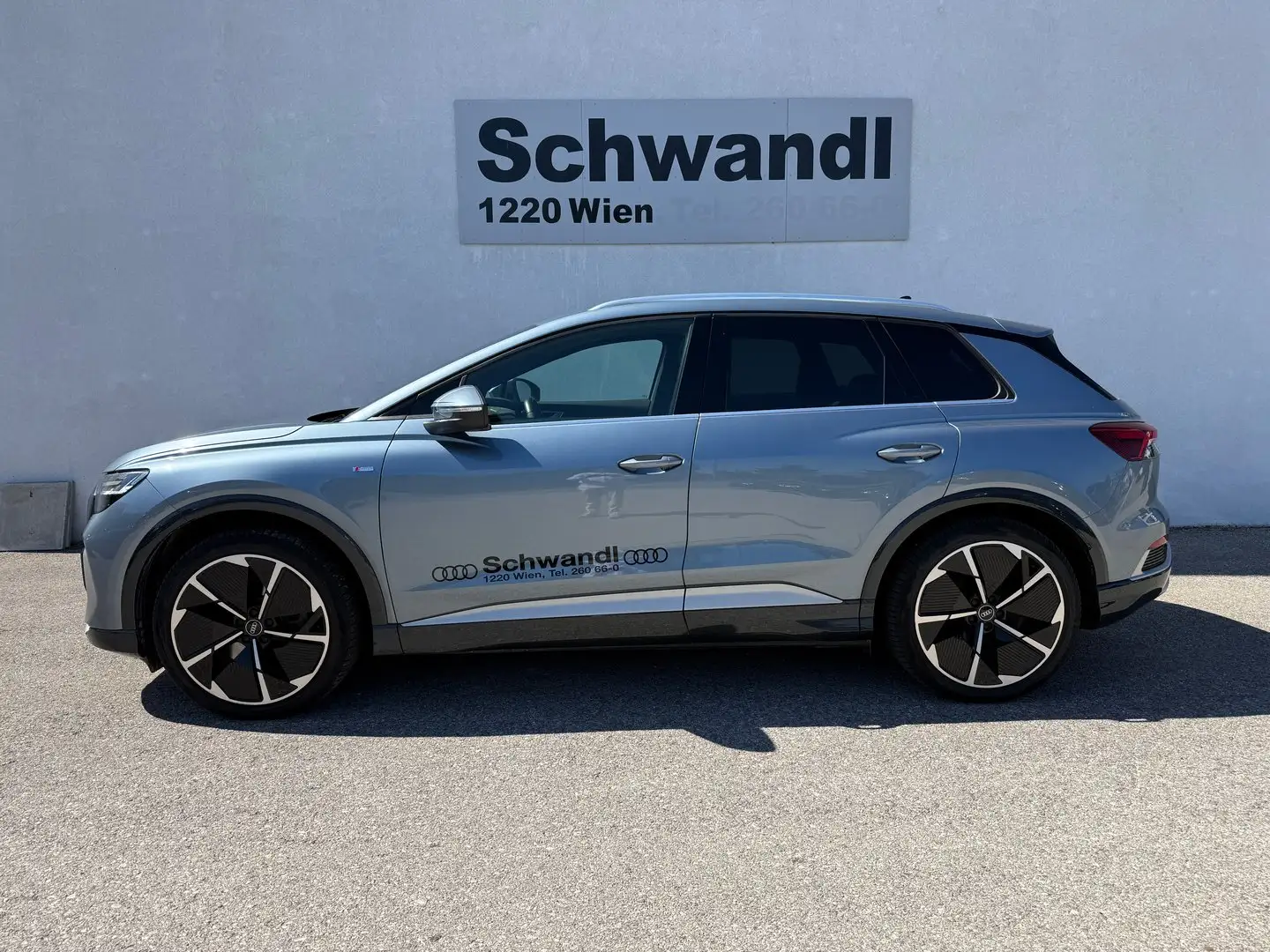 Audi Q4 e-tron Audi Q4 45 e-tron quattro Blau - 2