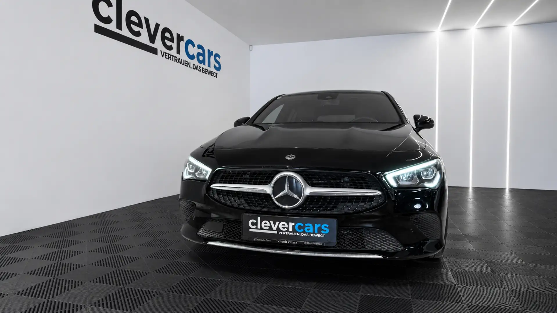 Mercedes-Benz CLA 180 d Shooting Brake Schwarz - 1