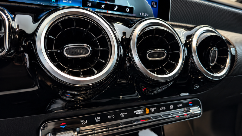 Mercedes-Benz CLA 180 d Shooting Brake — photo 9