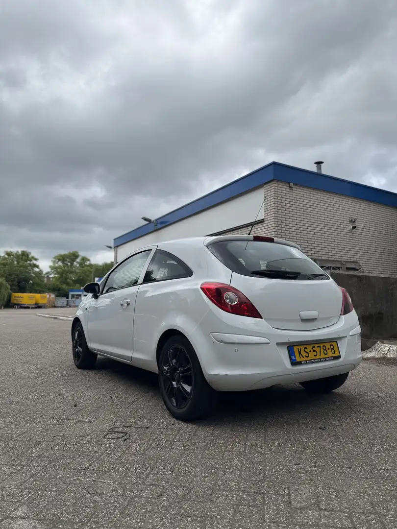 Opel Corsa 1.0-12V Essentia Wit - 1