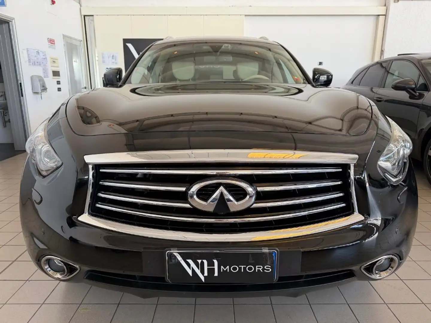 Infiniti QX70 3.0 diesel V6 AT GT Premium //TETTO//360/PELLE//21 Schwarz - 2