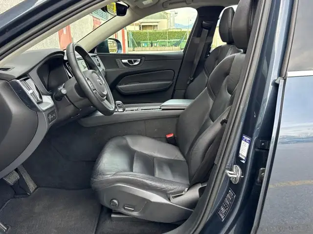 Volvo XC60 view 11