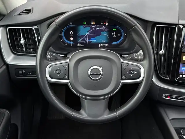 Volvo XC60 view 8