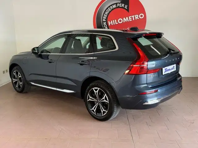 Volvo XC60 view 3