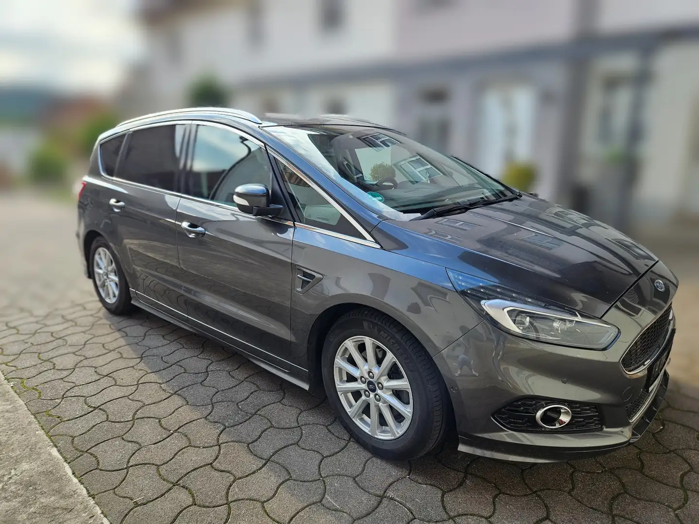 Ford S-Max Titanium Grau - 1