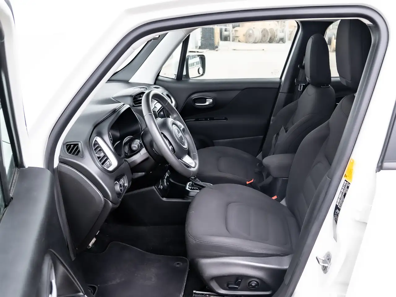 Jeep Renegade снимка Jeep Renegade