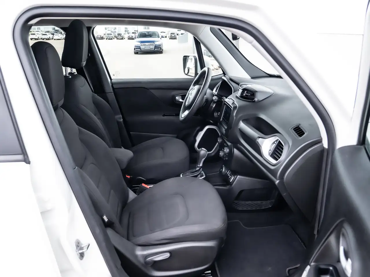 Jeep Renegade снимка Jeep Renegade