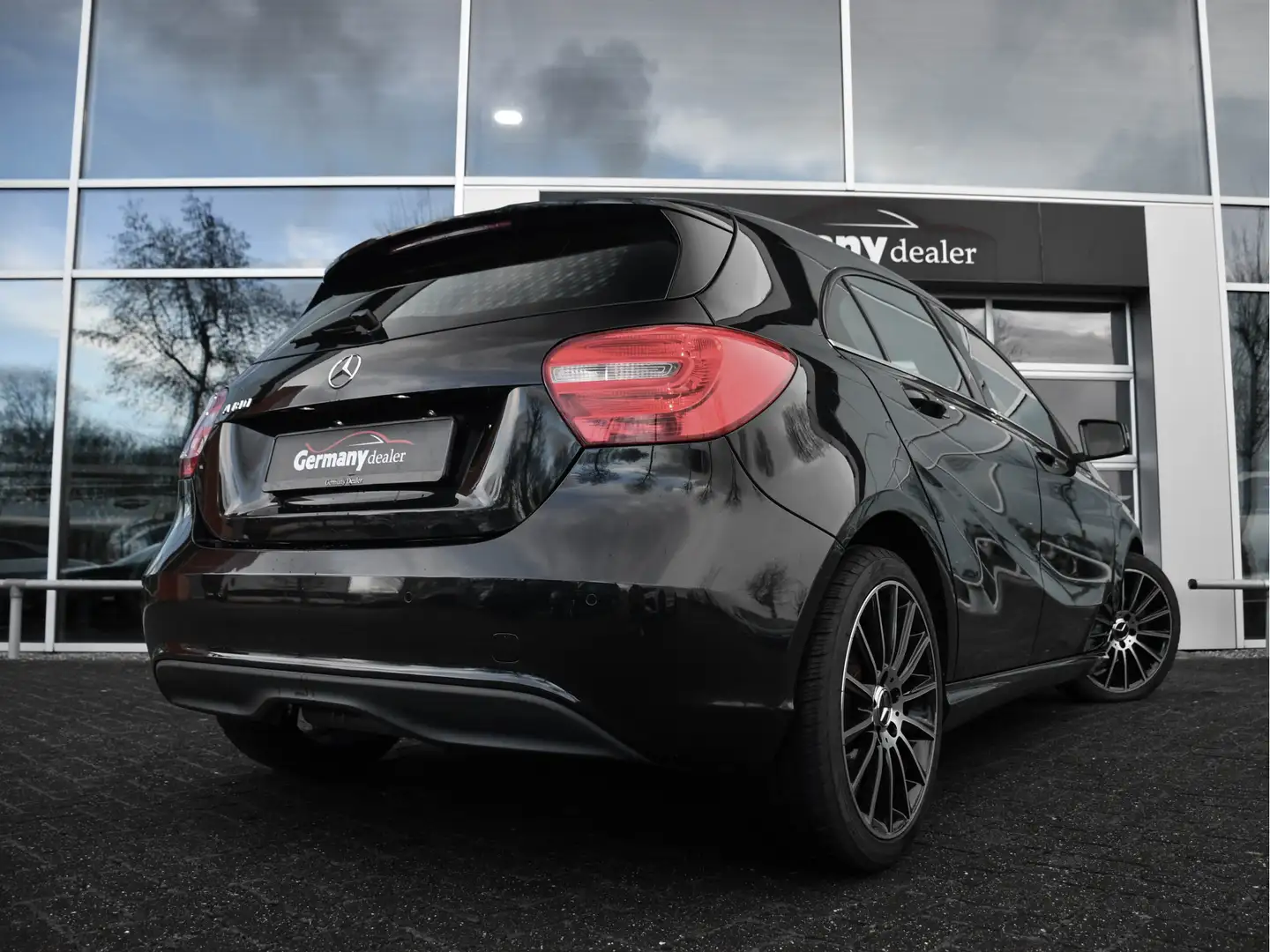 Mercedes-Benz A 180 122pk Ambition Cruise Navi Stoelverw Parkeersensor Zwart - 2