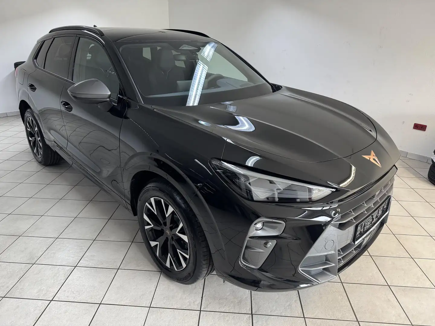 CUPRA Terramar 1.5 eTSI 110 kW DSG, AHK, HuD, el. Klappe, Navi... Schwarz - 1