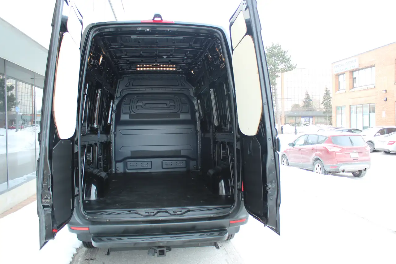 Mercedes-Benz Sprinter снимка Mercedes-Benz Sprinter