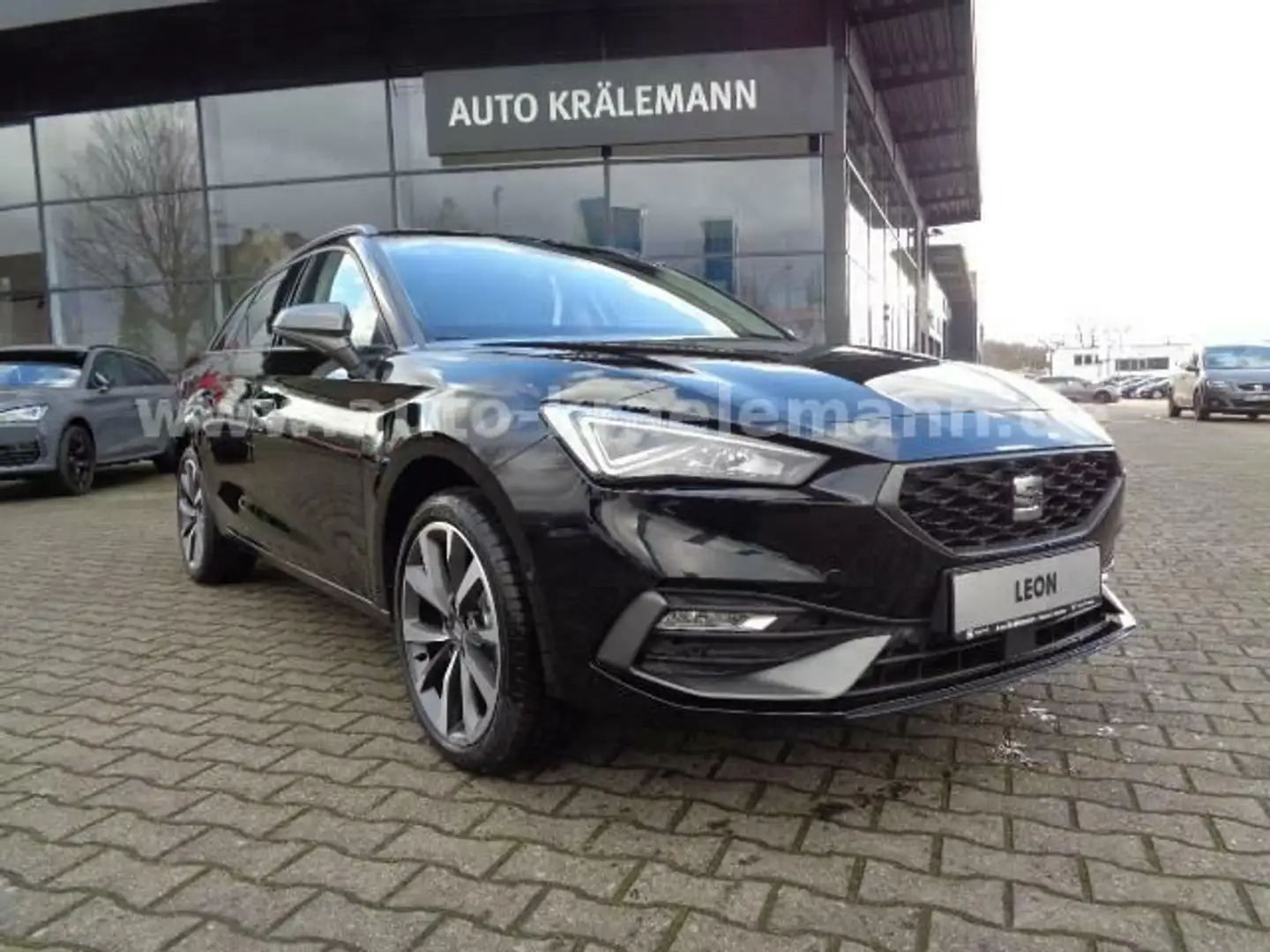 SEAT Leon Sportstourer FR 1,5 eTSI DSG*AHK*Navi*LED* Schwarz - 1