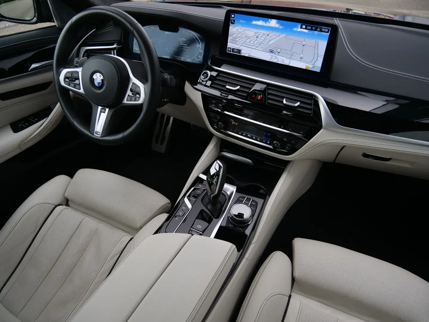 BMW 545 5-serie 545e xDrive 395pk High Executive Automaat Blauw - 2