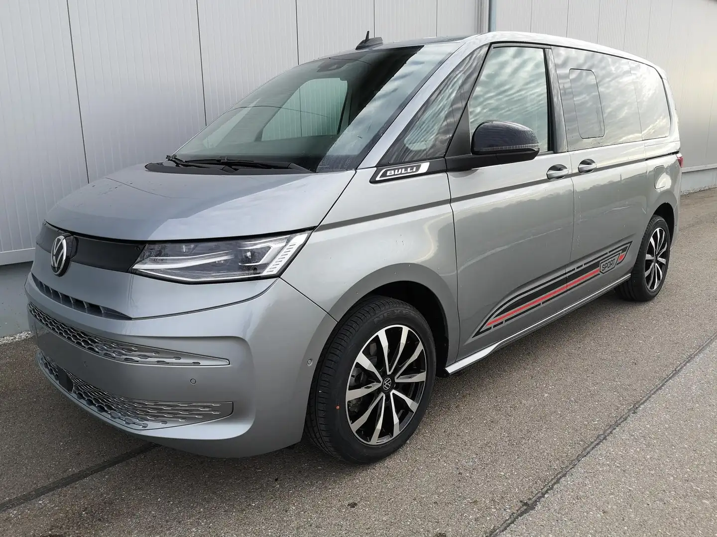 Volkswagen T7 Multivan 2,0TDI DSG Sport Edition Komfort KÜ 5 Sitzer Argent - 1