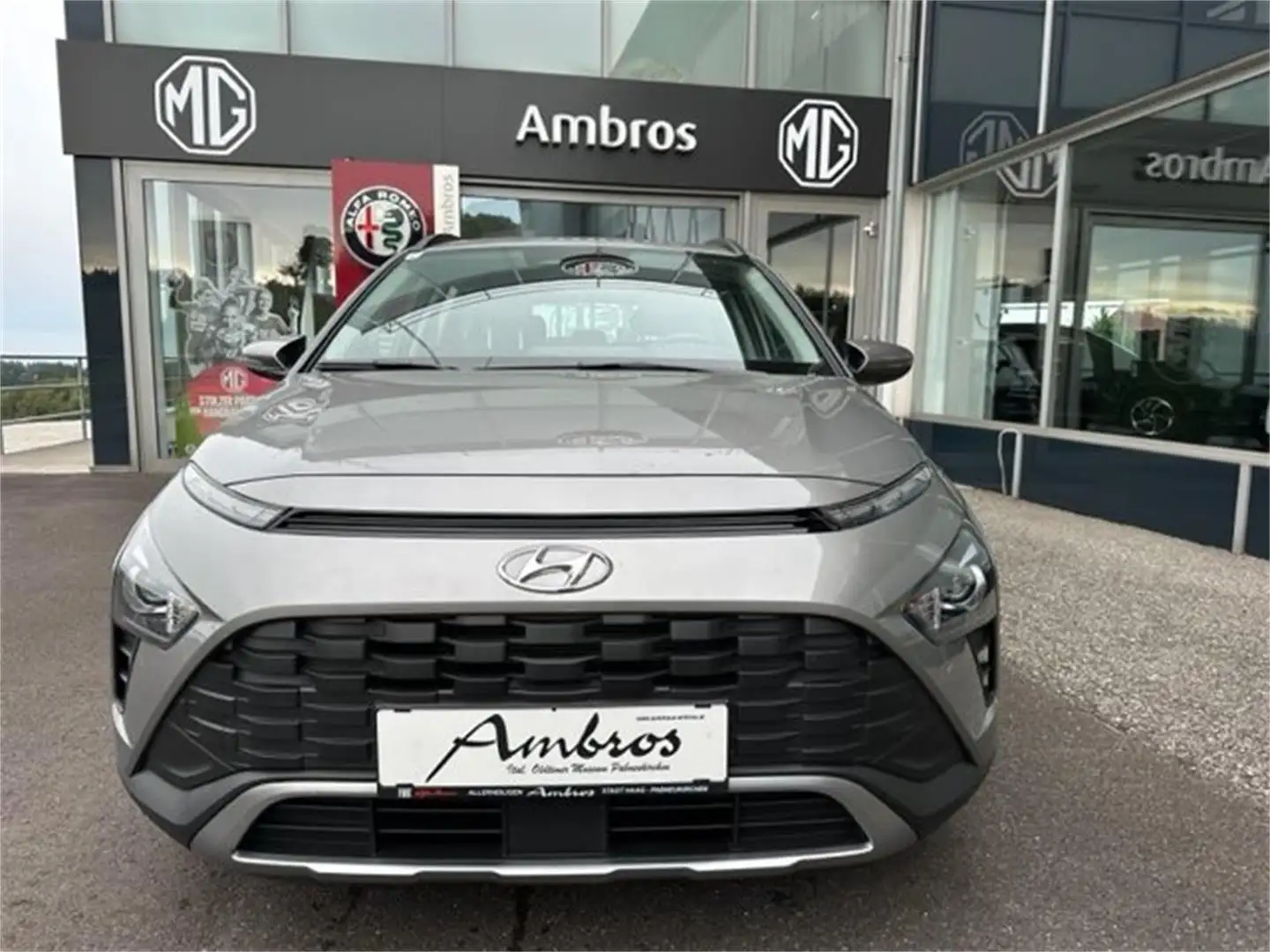 Hyundai BAYON Bayon i-Line 1,2 MPI Grau - 2