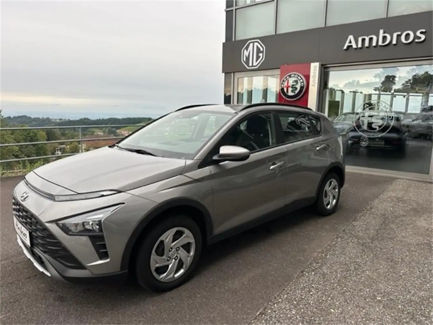 Hyundai BAYON Bayon i-Line 1,2 MPI Grau - 1