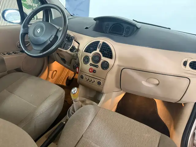 Renault Modus view 3