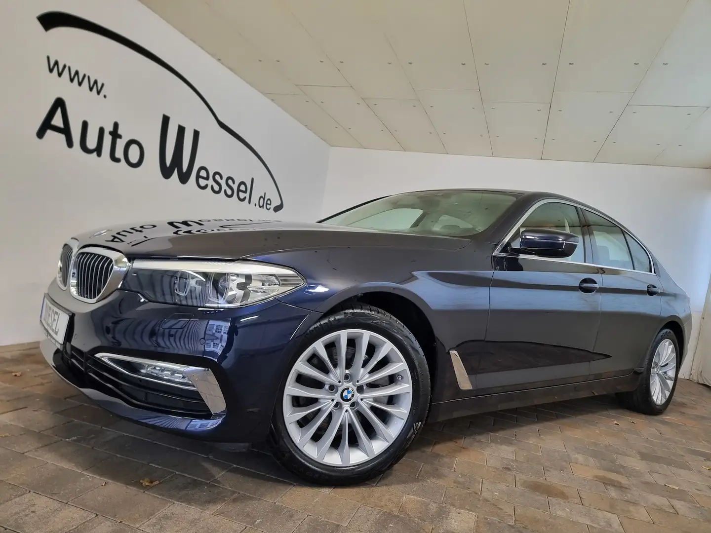 BMW 520 520d Luxury Line LED ACC SHZ Navi Klima Leder Bleu - 1