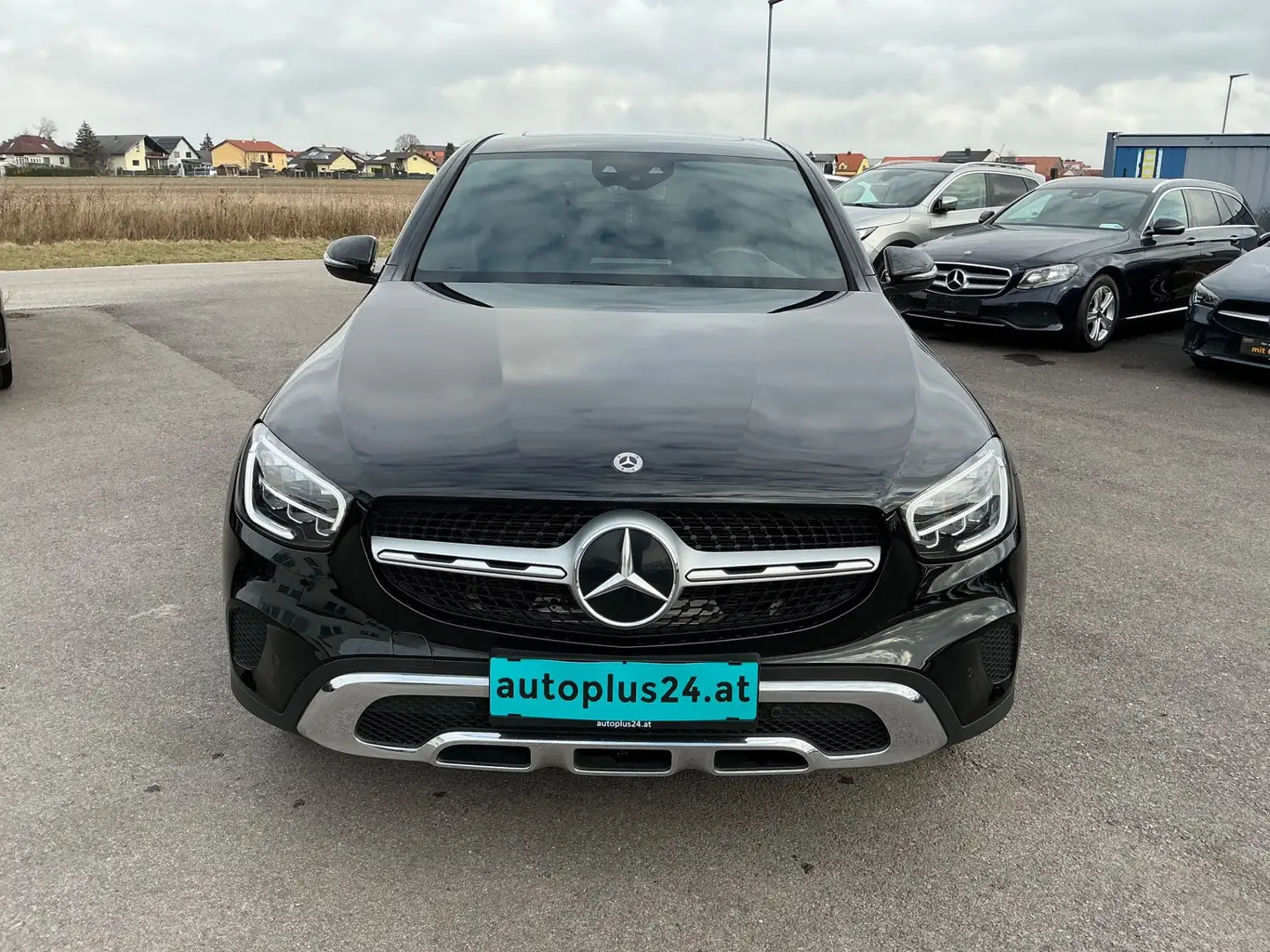 Mercedes-Benz GLC 300 e PHEV Coupé 4MATIC Schwarz - 2