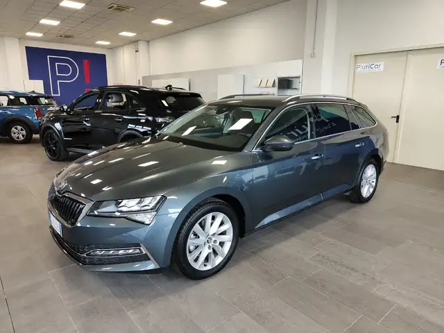 Skoda Superb 1.4 TSI PHEV DSG Wagon Executive Navi Fari LED DAB