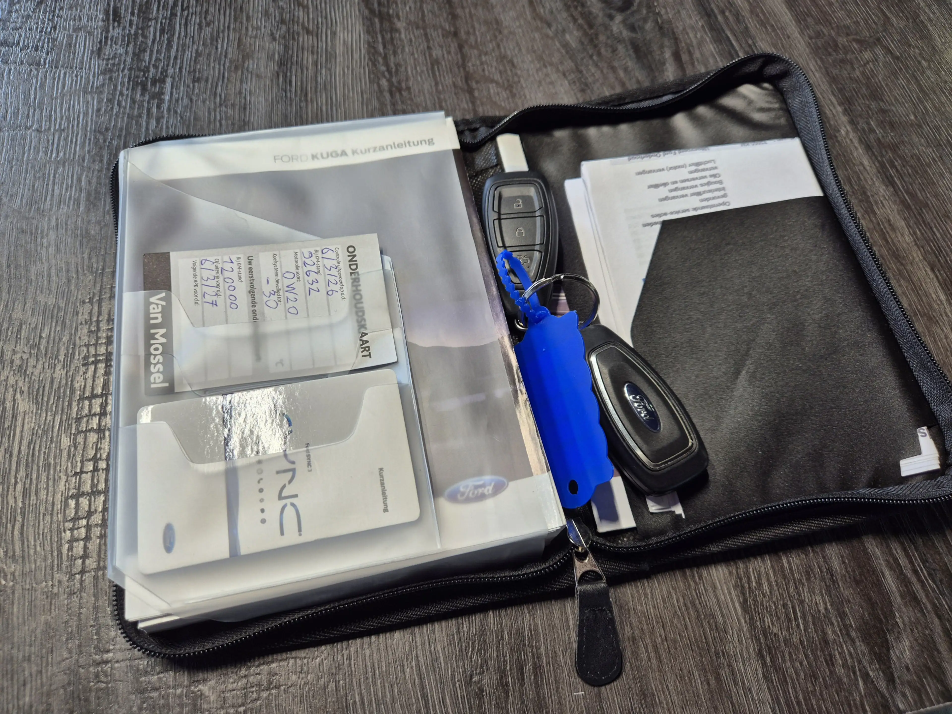 Ford Kuga 2.5 PHEV ST-Line Vignale Winterpack | Camera | Pan — photo 42