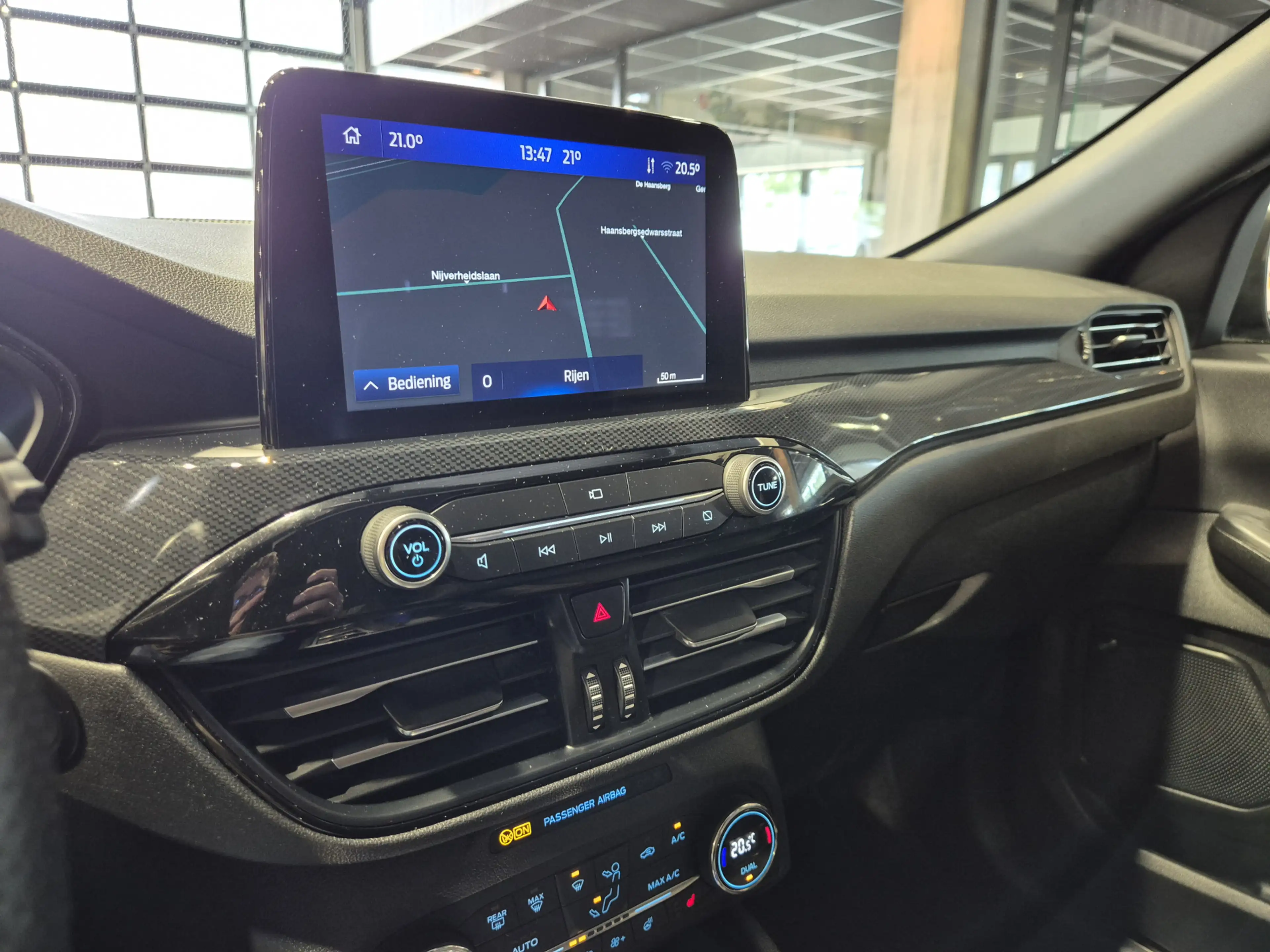 Ford Kuga 2.5 PHEV ST-Line Vignale Winterpack | Camera | Pan — photo 34