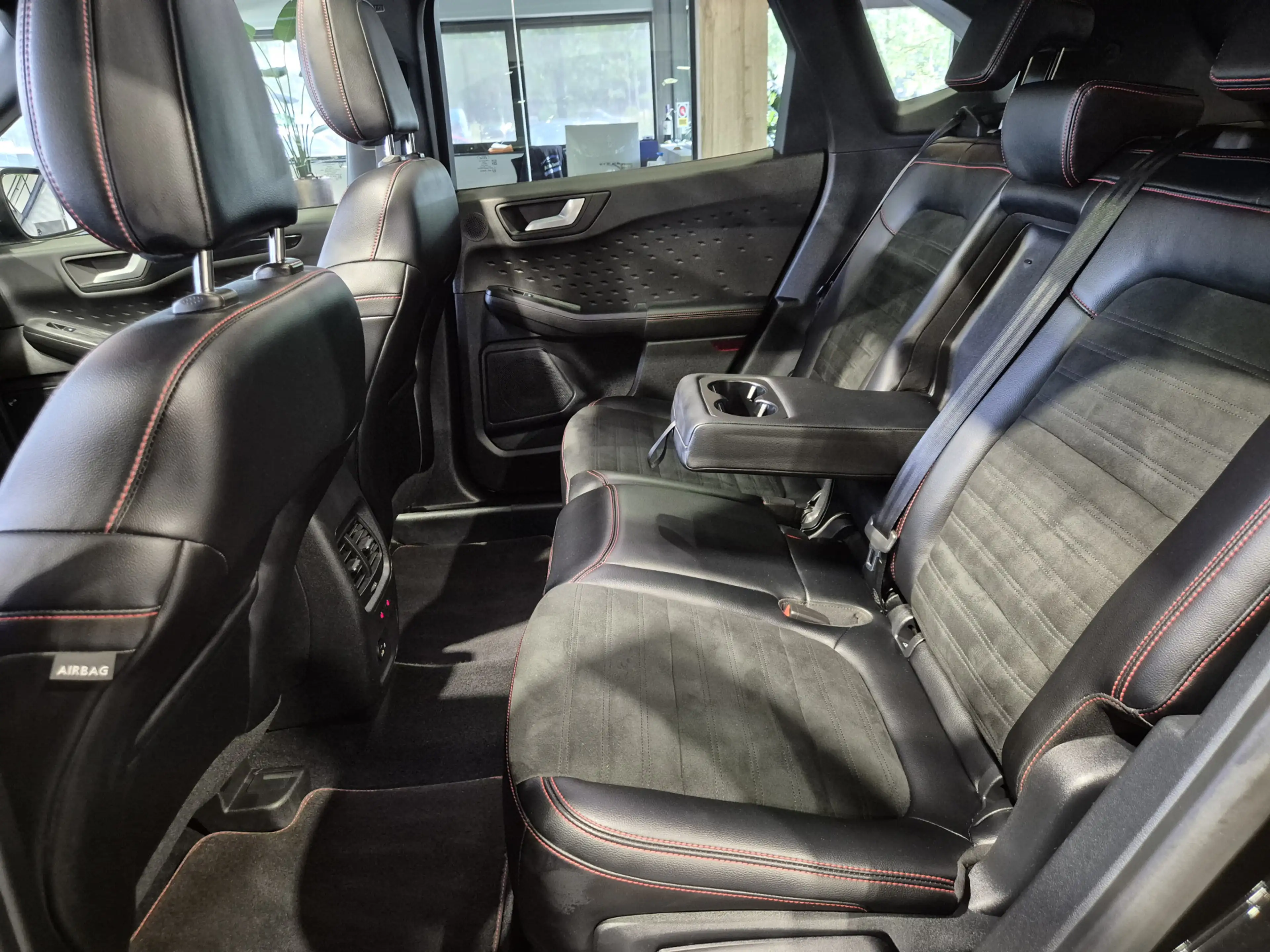 Ford Kuga 2.5 PHEV ST-Line Vignale Winterpack | Camera | Pan — photo 25