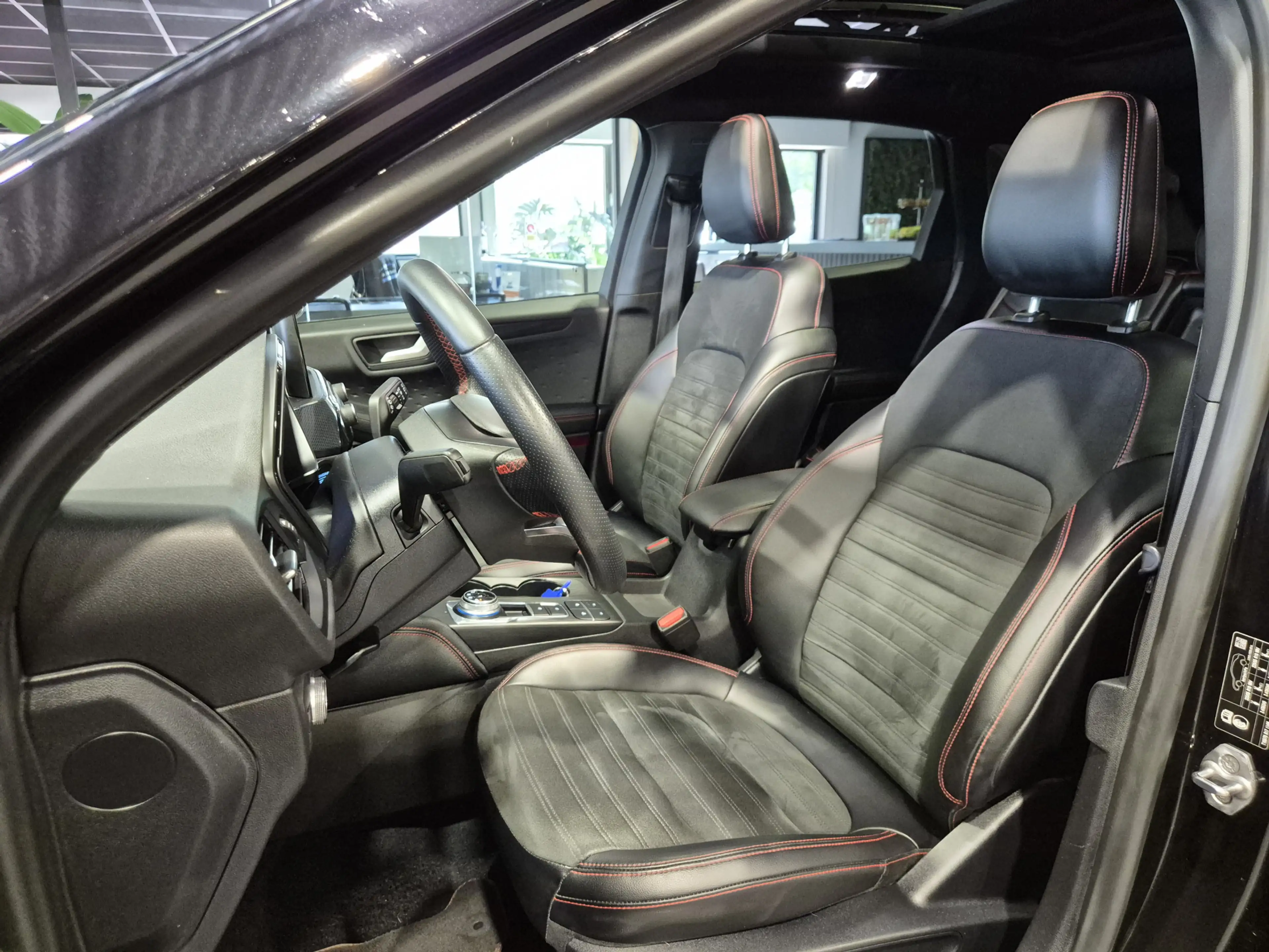 Ford Kuga 2.5 PHEV ST-Line Vignale Winterpack | Camera | Pan — photo 26