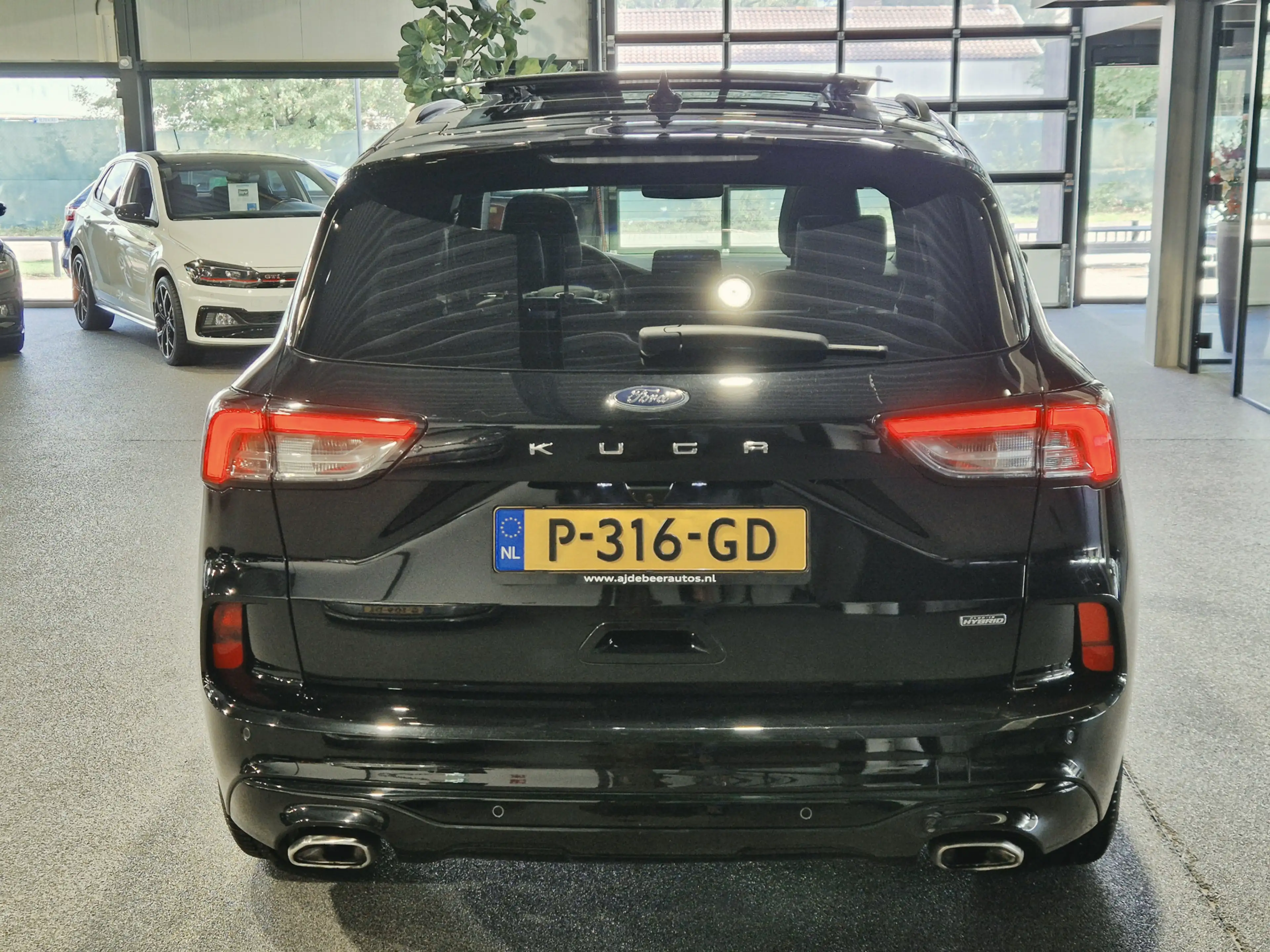 Ford Kuga 2.5 PHEV ST-Line Vignale Winterpack | Camera | Pan — photo 18