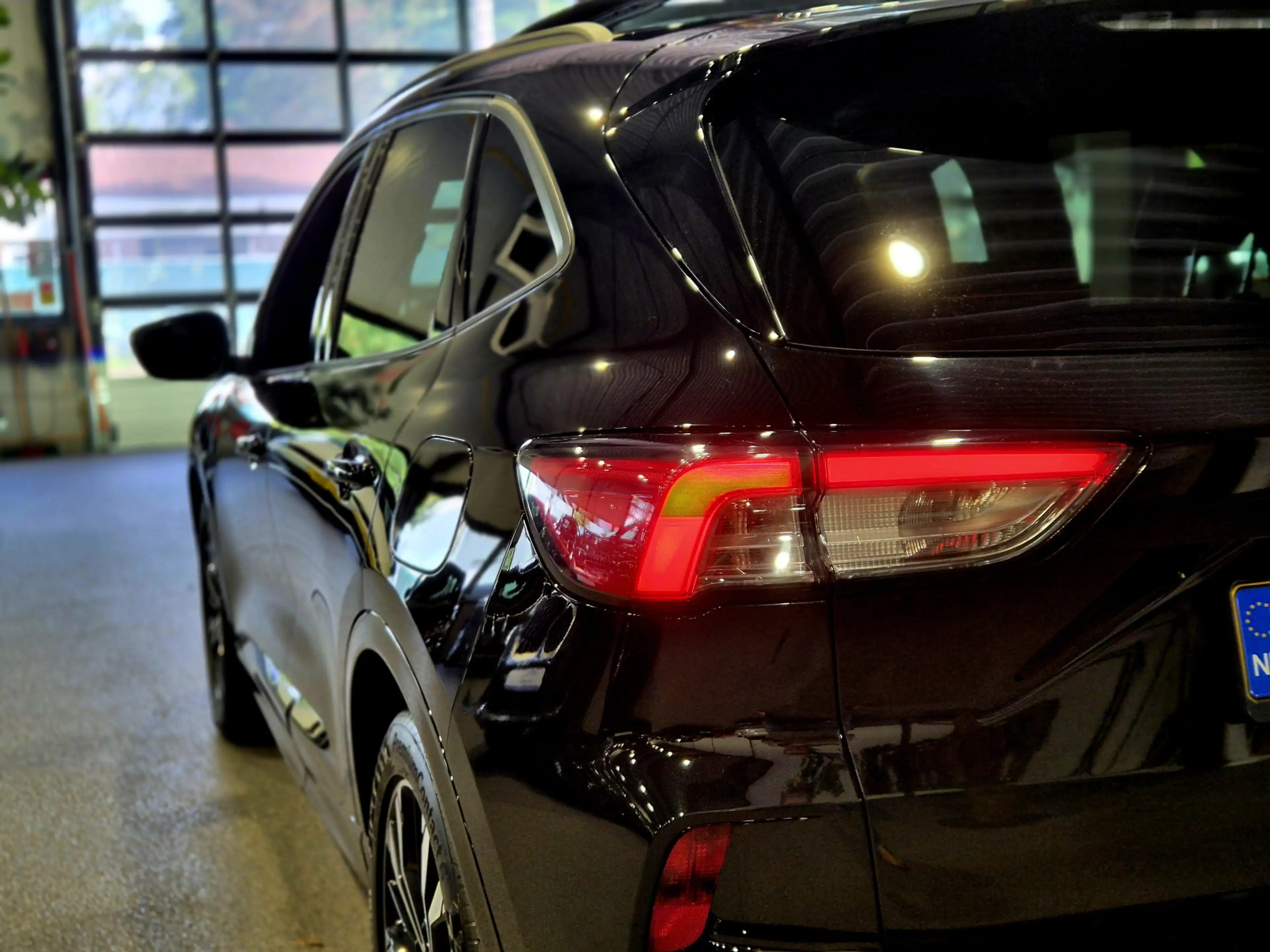 Ford Kuga 2.5 PHEV ST-Line Vignale Winterpack | Camera | Pan — photo 19