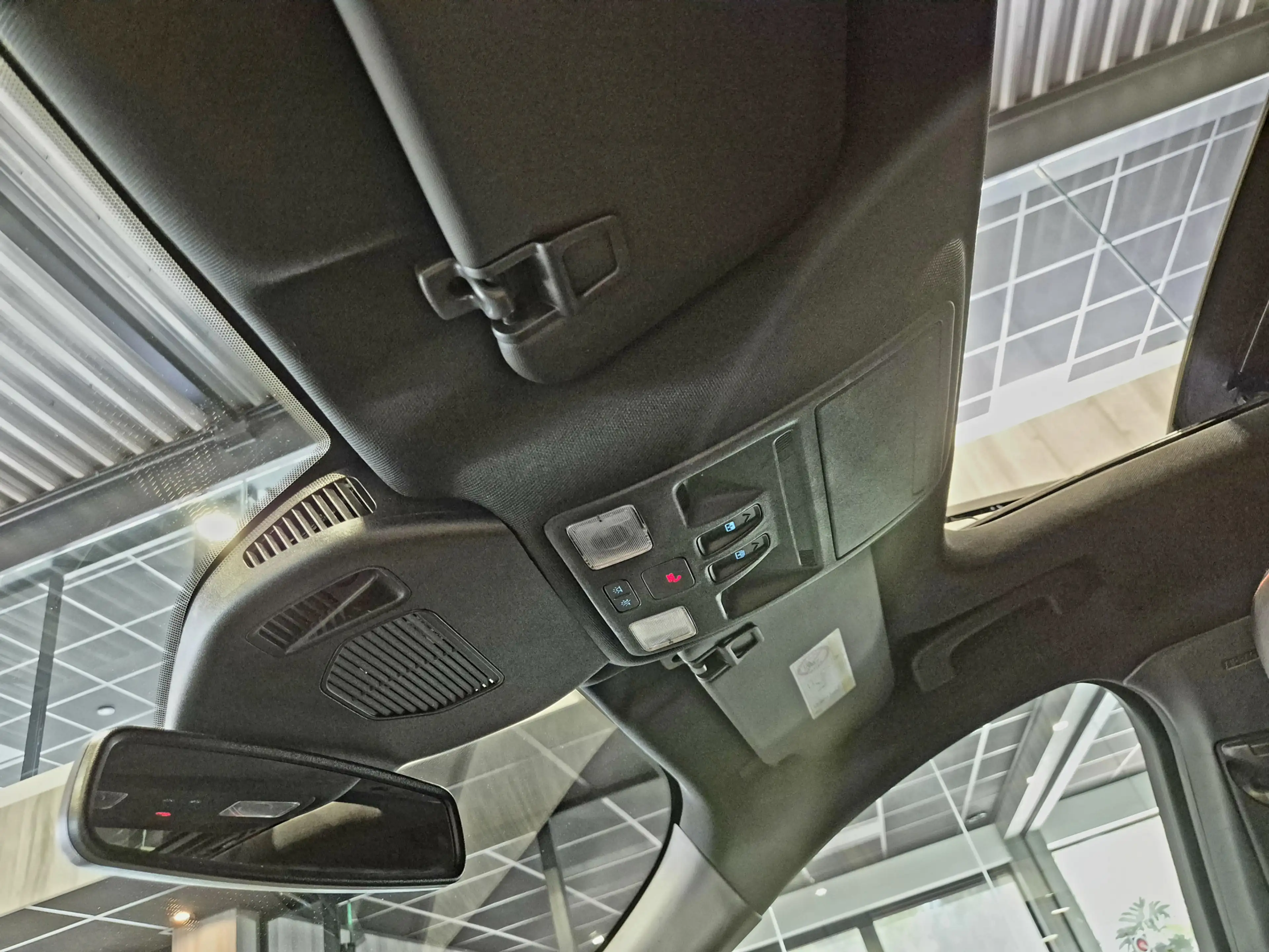 Ford Kuga 2.5 PHEV ST-Line Vignale Winterpack | Camera | Pan — photo 30