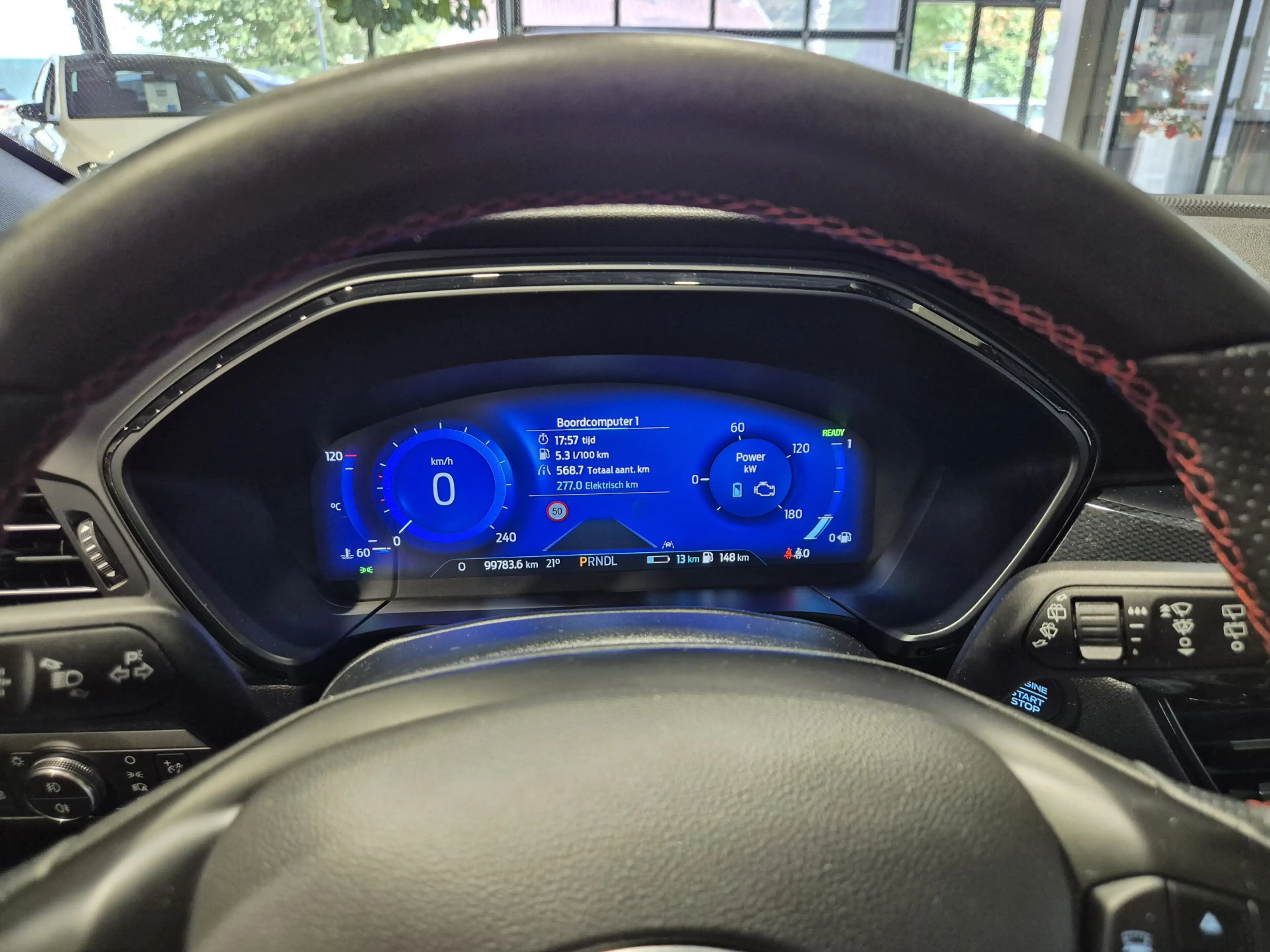 Ford Kuga 2.5 PHEV ST-Line Vignale Winterpack | Camera | Pan — photo 40