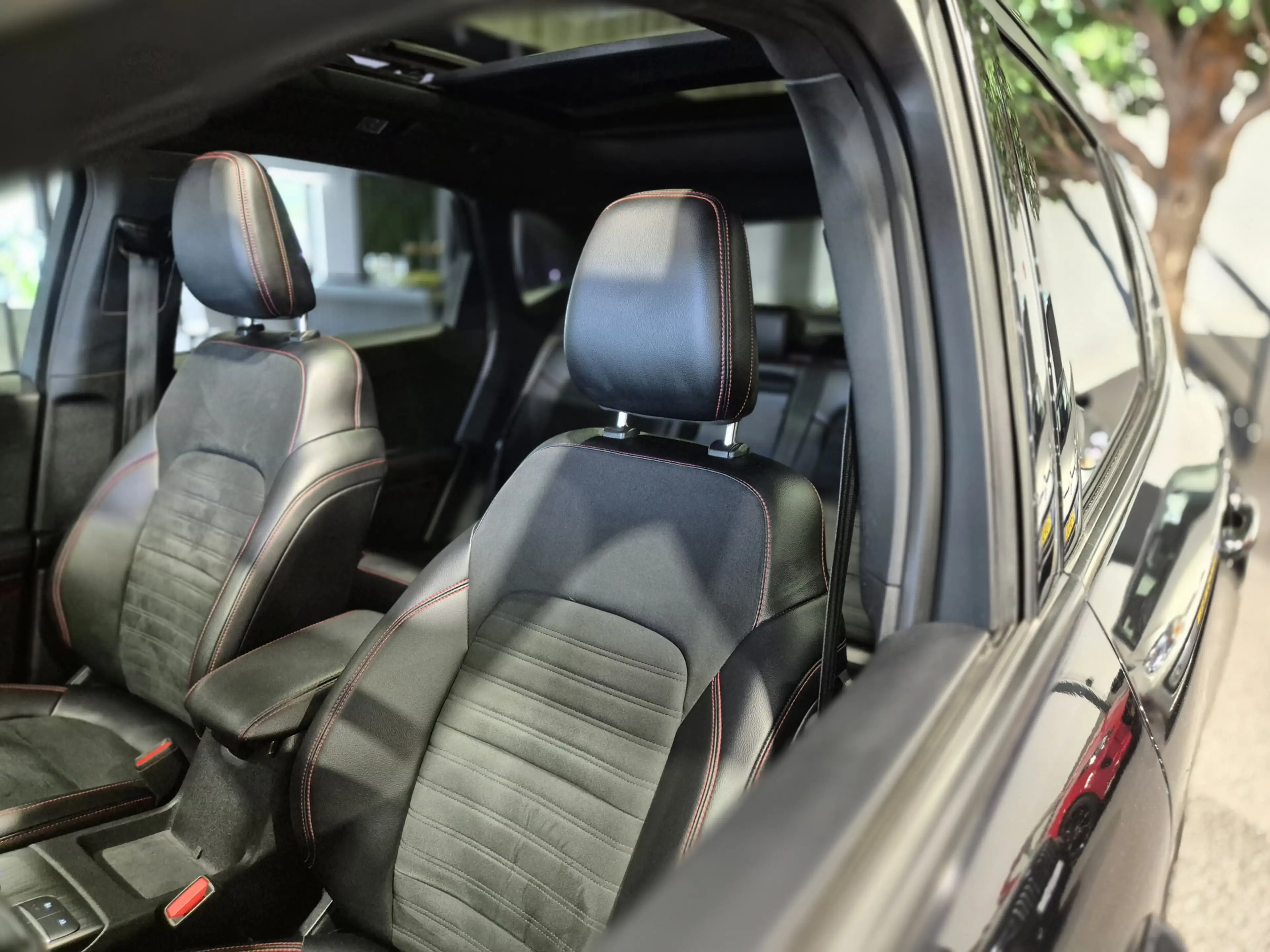 Ford Kuga 2.5 PHEV ST-Line Vignale Winterpack | Camera | Pan — photo 4