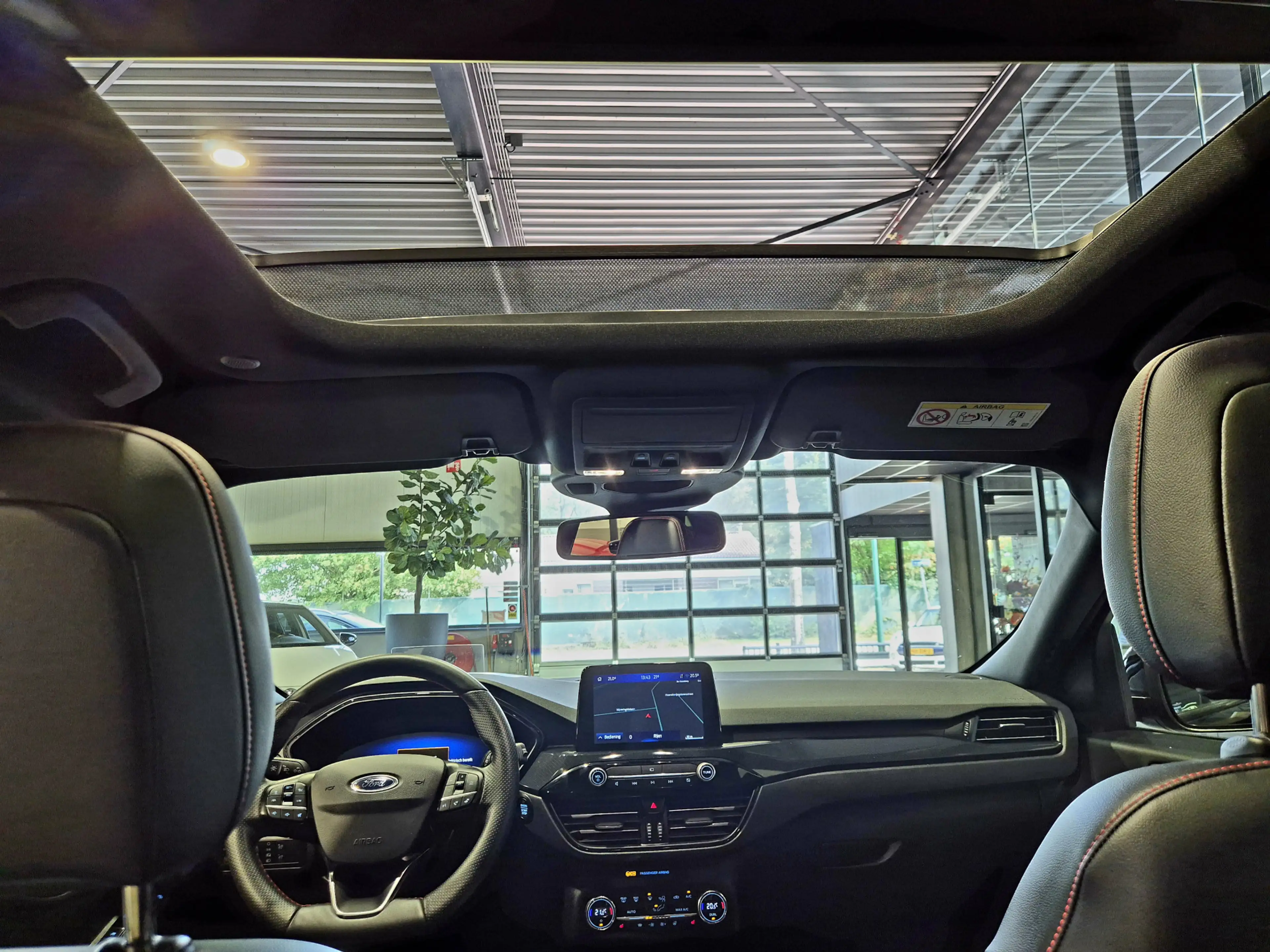 Ford Kuga 2.5 PHEV ST-Line Vignale Winterpack | Camera | Pan — photo 5