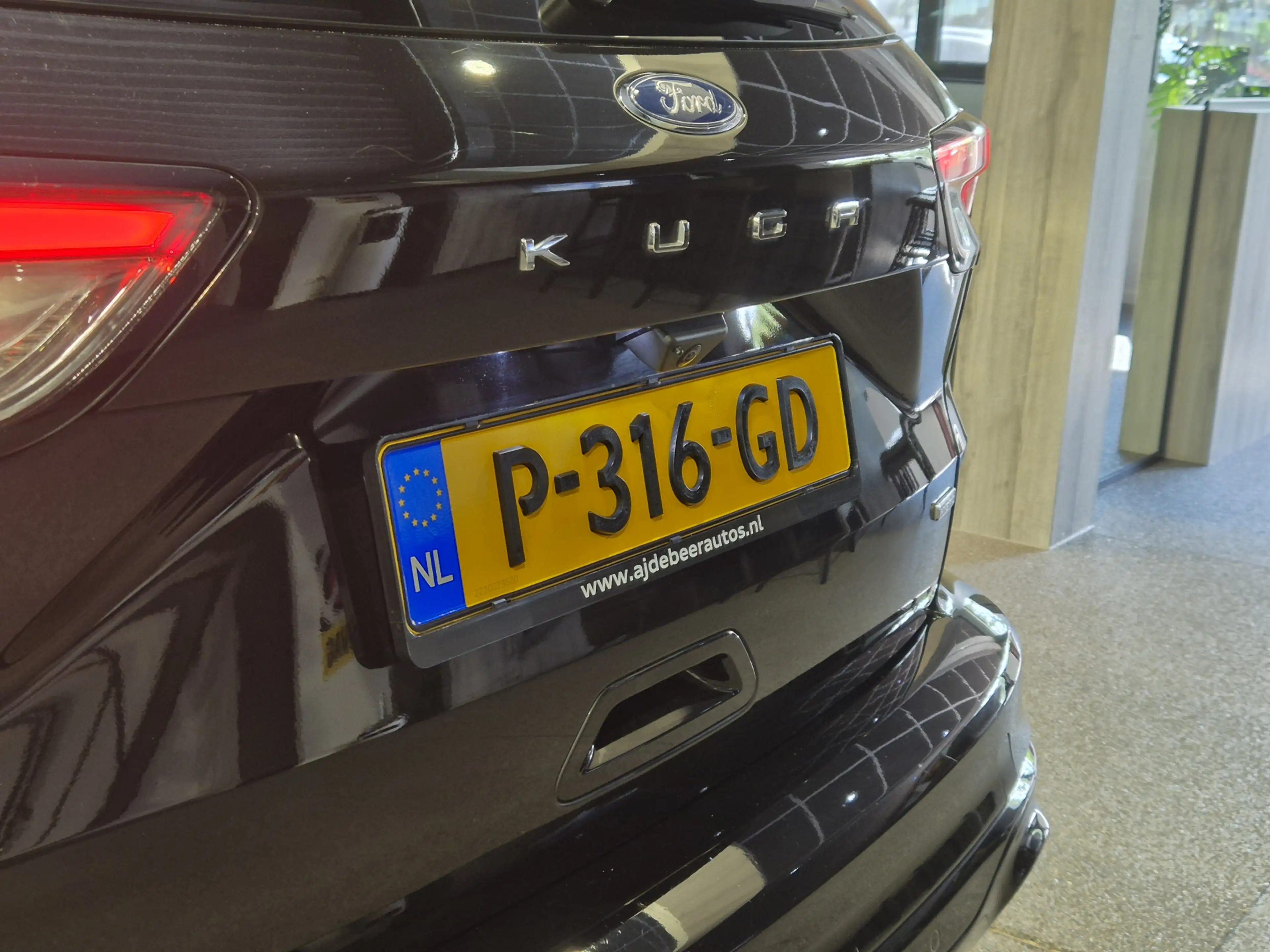 Ford Kuga 2.5 PHEV ST-Line Vignale Winterpack | Camera | Pan — photo 47