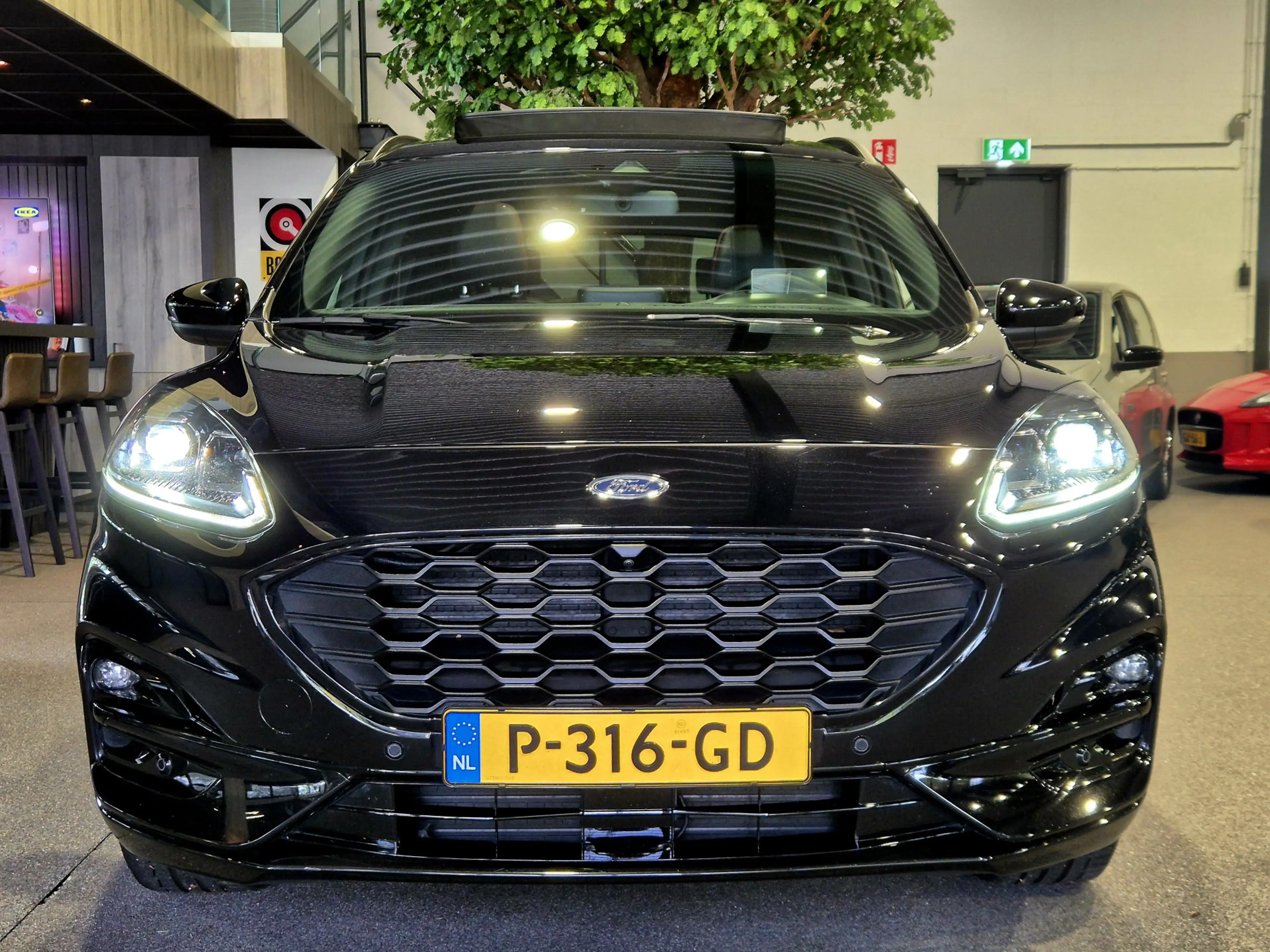 Ford Kuga 2.5 PHEV ST-Line Vignale Winterpack | Camera | Pan — photo 16