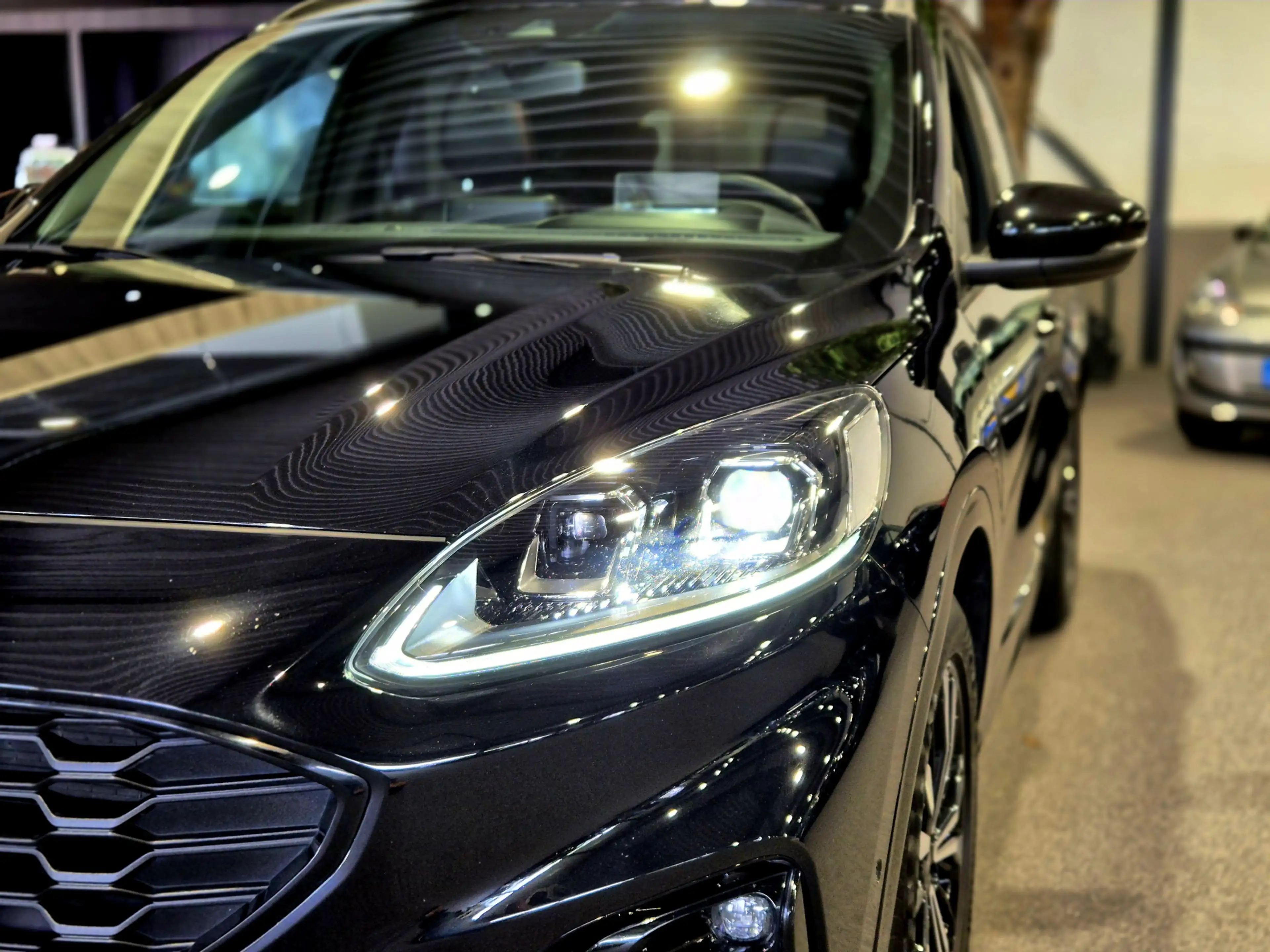 Ford Kuga 2.5 PHEV ST-Line Vignale Winterpack | Camera | Pan — photo 20
