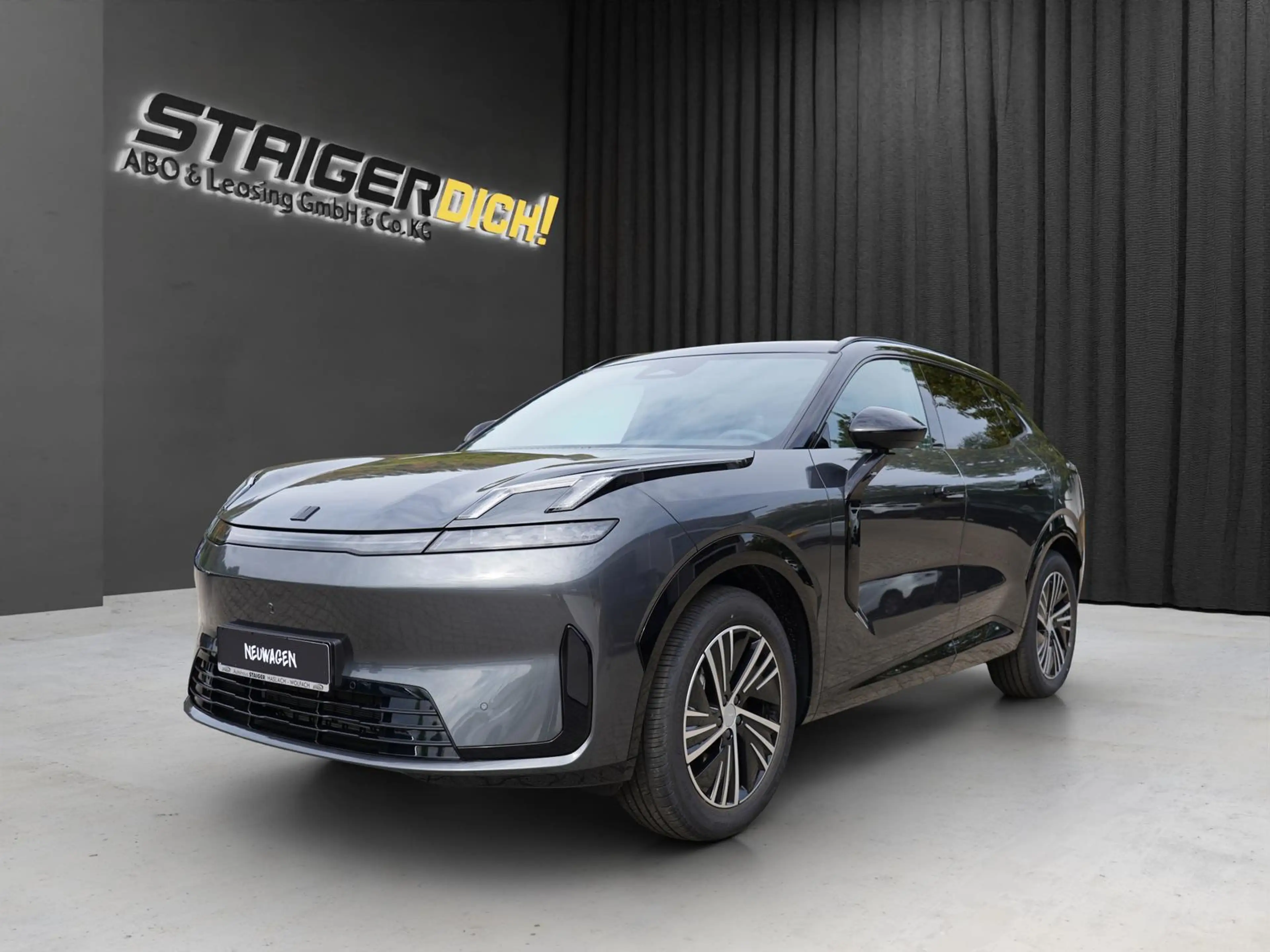 Lynk & Co 08 +ACC+PANO+LED+Plugin Hybrid