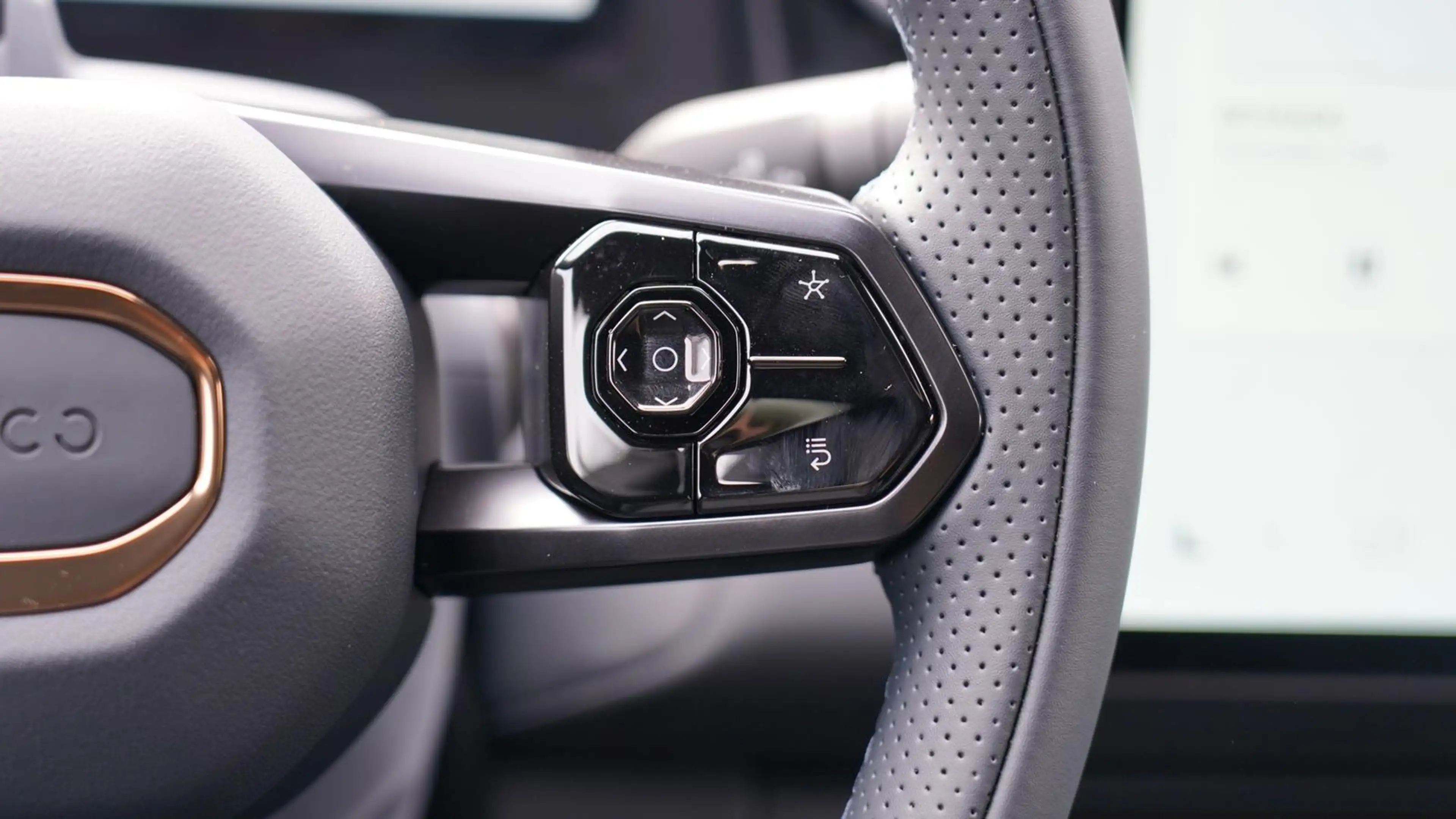 Lynk & Co 08 +ACC+PANO+LED+Plugin Hybrid — photo 10