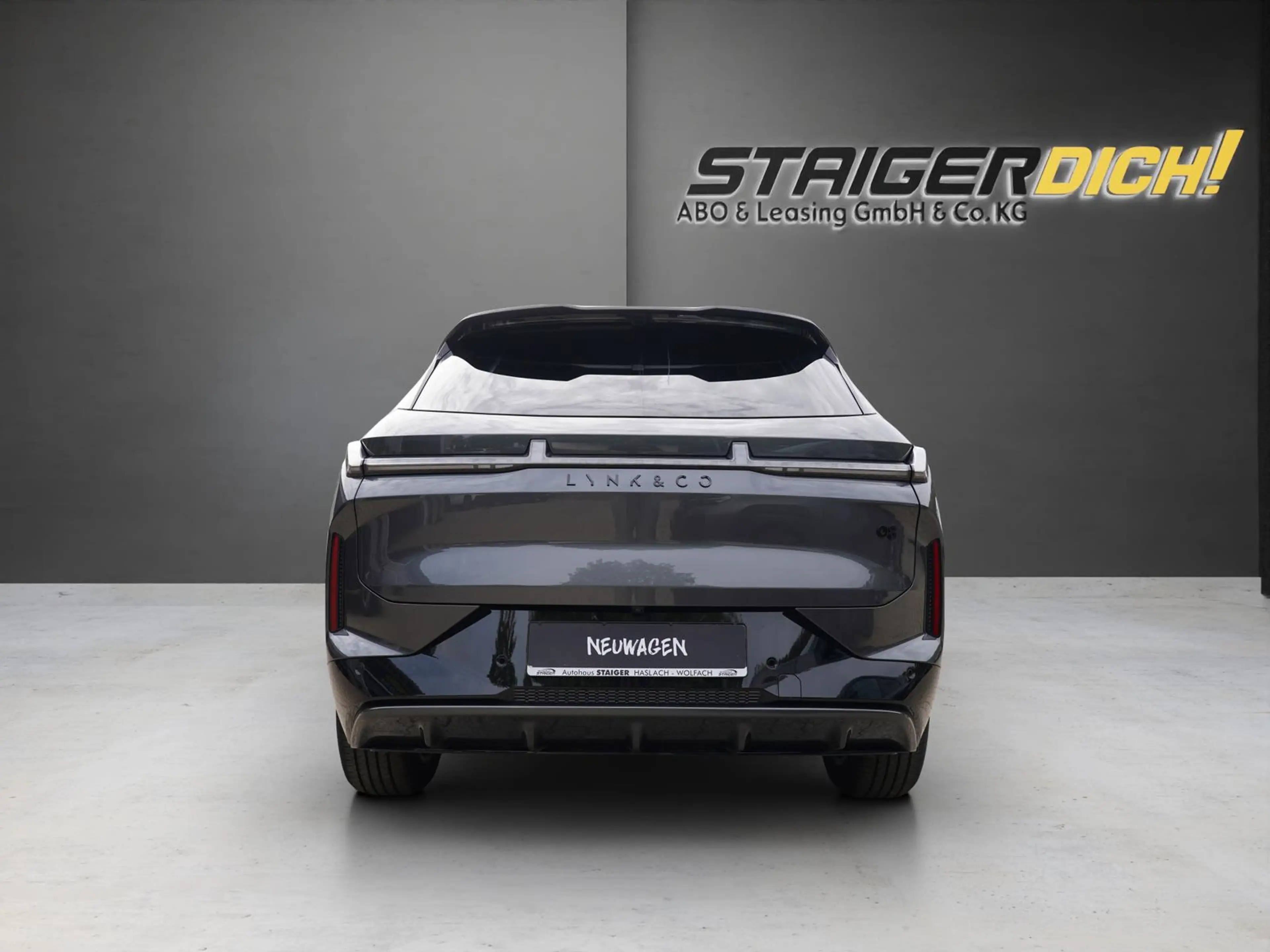 Lynk & Co 08 +ACC+PANO+LED+Plugin Hybrid — photo 4