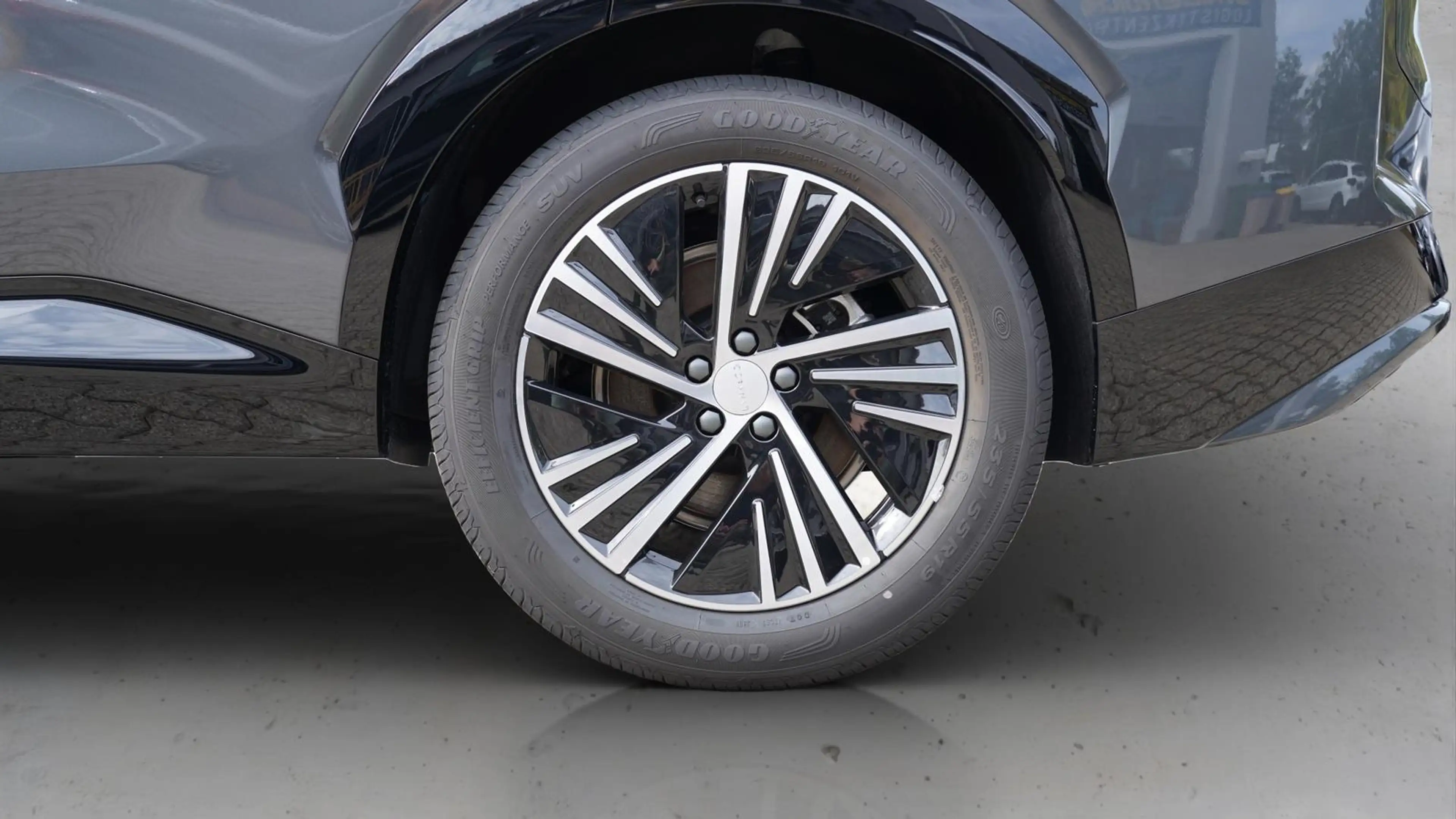 Lynk & Co 08 +ACC+PANO+LED+Plugin Hybrid — photo 6